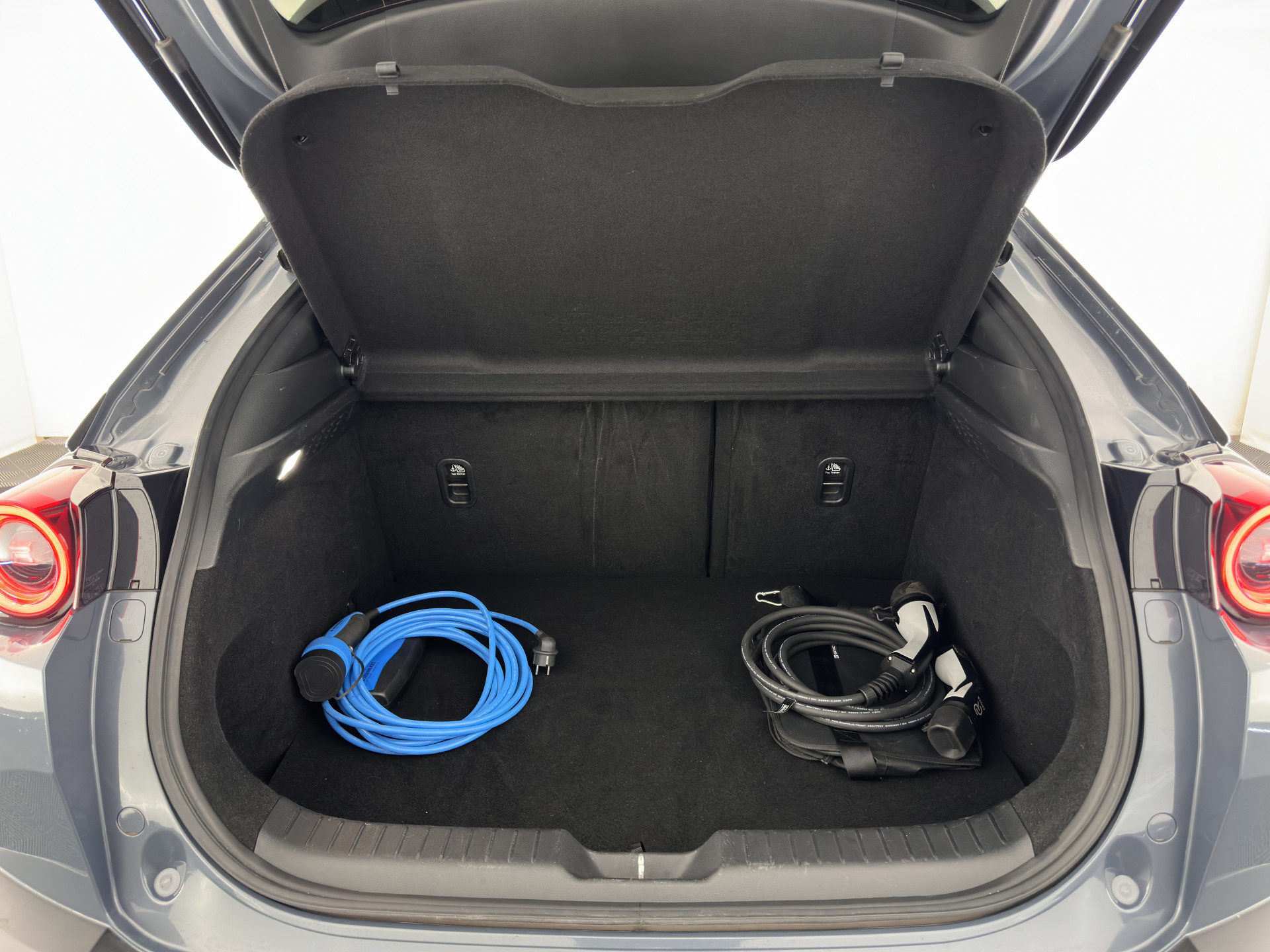 Mazda MX-30 e-SkyActiv 145 First Edition 36 kWh {SOH-92%} (INCL-BTW) Aut.*LEATHER-MICROFIBRE | FULL-LED | NAVI-FULLMAP | KEYLESS | BLIND-SPOT |  ADAPTIVE-CRUISE | HEAD-UP | CAMERA | DIGI-COCKPIT | MEMORY-PACK | SHIFT-PADDLES | 18"ALU*