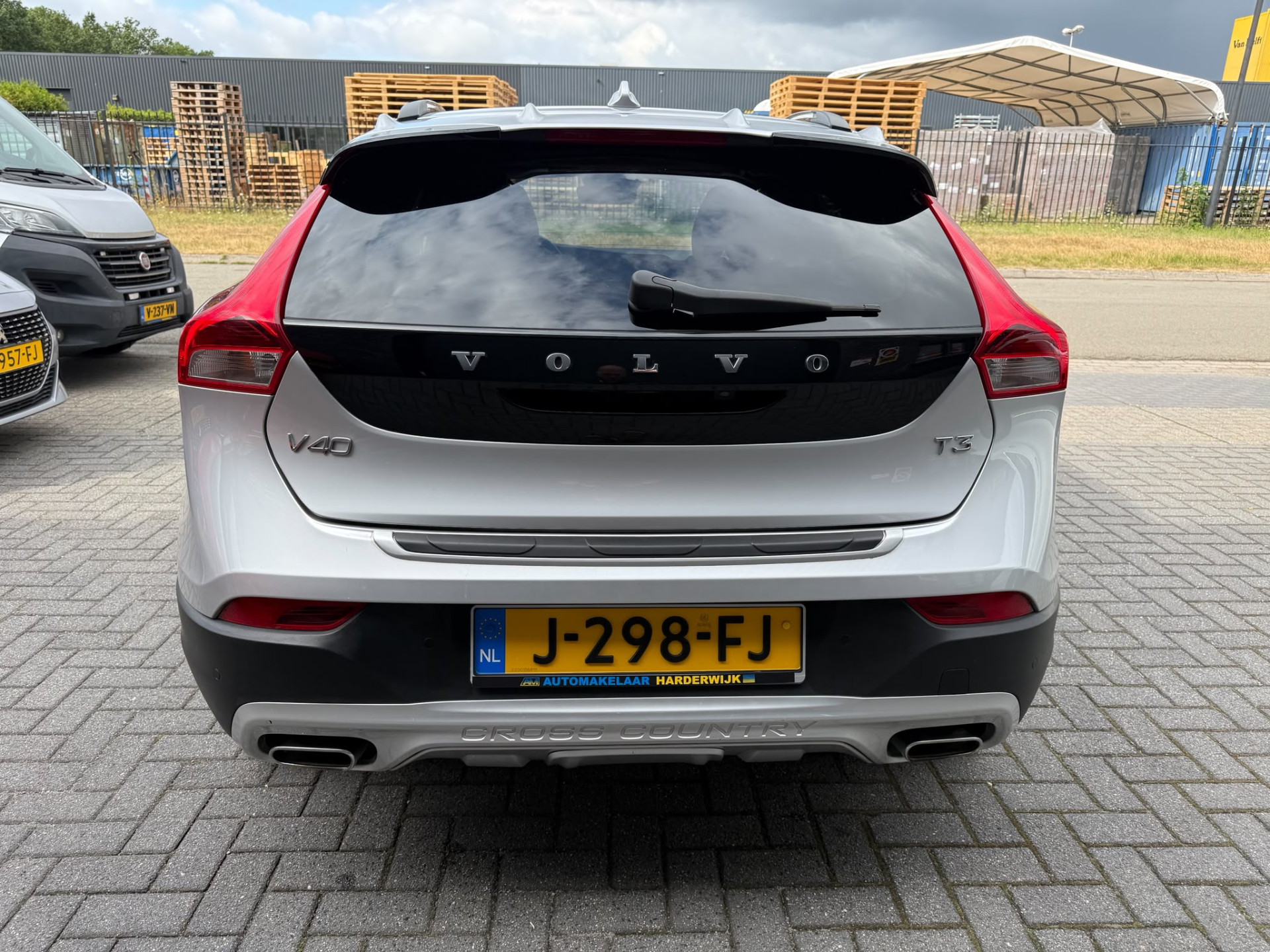 Volvo V40 Cross Country 1.5 T3 Summum | 2E EIGENAAR | 3/6 of 12 MND GARANTIE | PANO DAK | CAMERA | NAVI | MEMORY |
