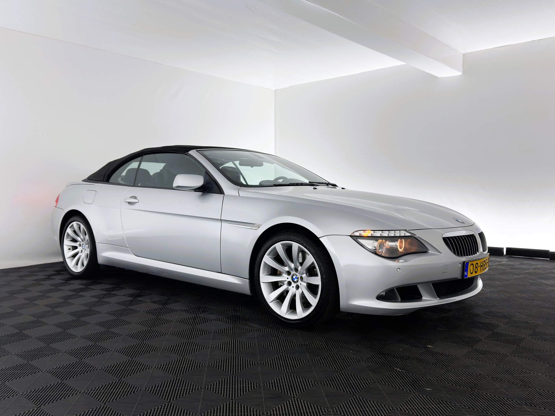 BMW 6-serie Cabrio 650i Aut. *LEATHER | BI-XENON | MEMORY-PACK | SHIFT-PADDLES | HEATED-SPORTSEATS | KEYLESS | NAVI-FULLMAP | ECC | HEAD-UP | PDC | CRUISE | AIRSCARF | 19''ALU*