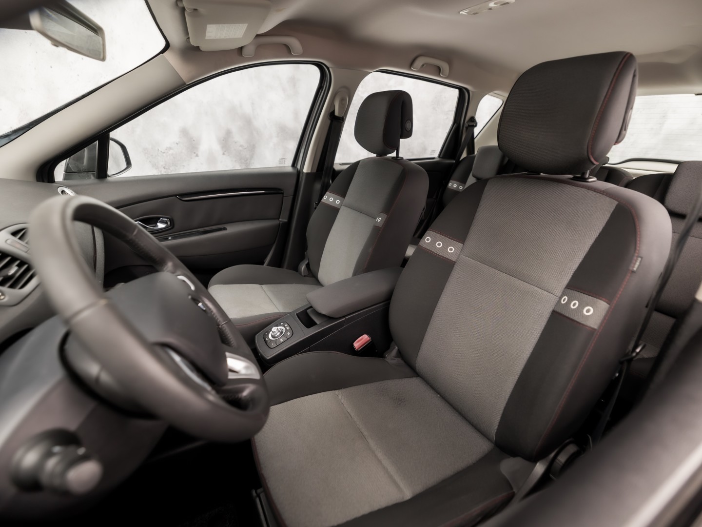 Renault Scénic 1.6 Sport (NAVIGATIE, AIRCO, CRUISE, TREKHAAK, SPORTSTOELEN, NIEUWE APK, NIEUWSTAAT)