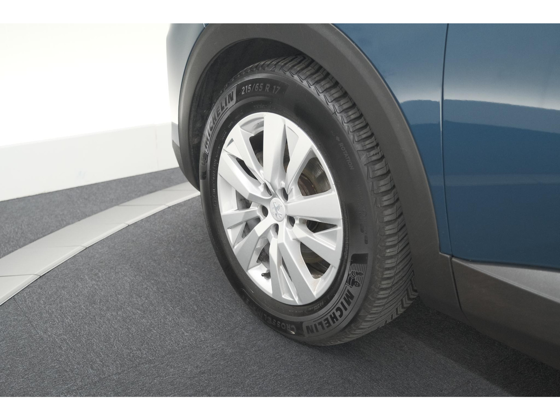 Peugeot 5008 PureTech 130 EAT8 Active Pack | 7 Zitplaatsen | Apple Carplay | Parkeersensoren | Navigatie