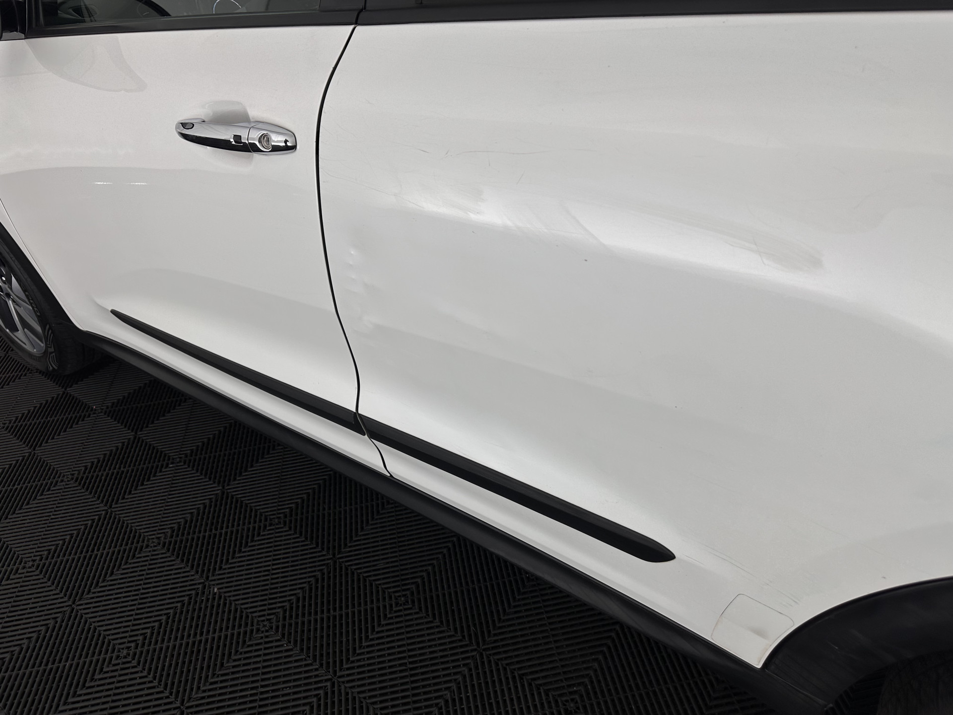 Kia e-Niro DynamicLine 64 kWh [ 3-Fase ] {SOH-100%} (INCL-BTW) Aut.*HEATPUMP | LEATHER-FABRIC | NAVI-FULLMAP | DAB+ | ADAPTIVE-CRUISE | CAMERA | HEATED-COMFORTSEATS | KEYLESS | DIGI-COCKPIT | SHIFTPADDLES | CARPLAY | LANE-ASSIST | 17"ALU*