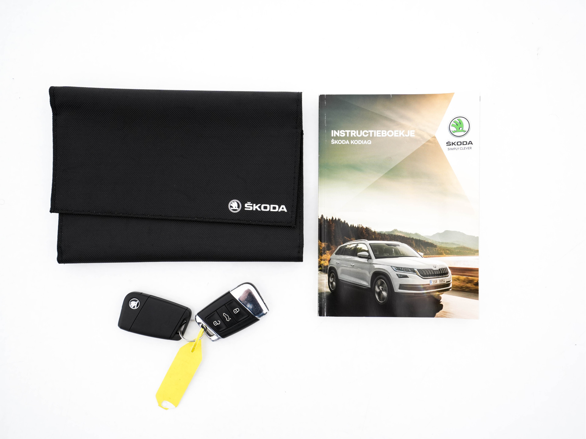 ŠKODA Kodiaq 1.5 TSI Sportline Business (INCL-BTW) Aut. *PANO | LEATHER-MICROFIBRE | FULL-LED | MEMORY-PACK | DIGI-COCKPIT | NAVI-FULLMAP | CAMERA | DAB+ | AMBIENT-LIGHT | KEYLESS | DAB+ | CARPLAY | PRIVACY-GLASS | 20"ALU*