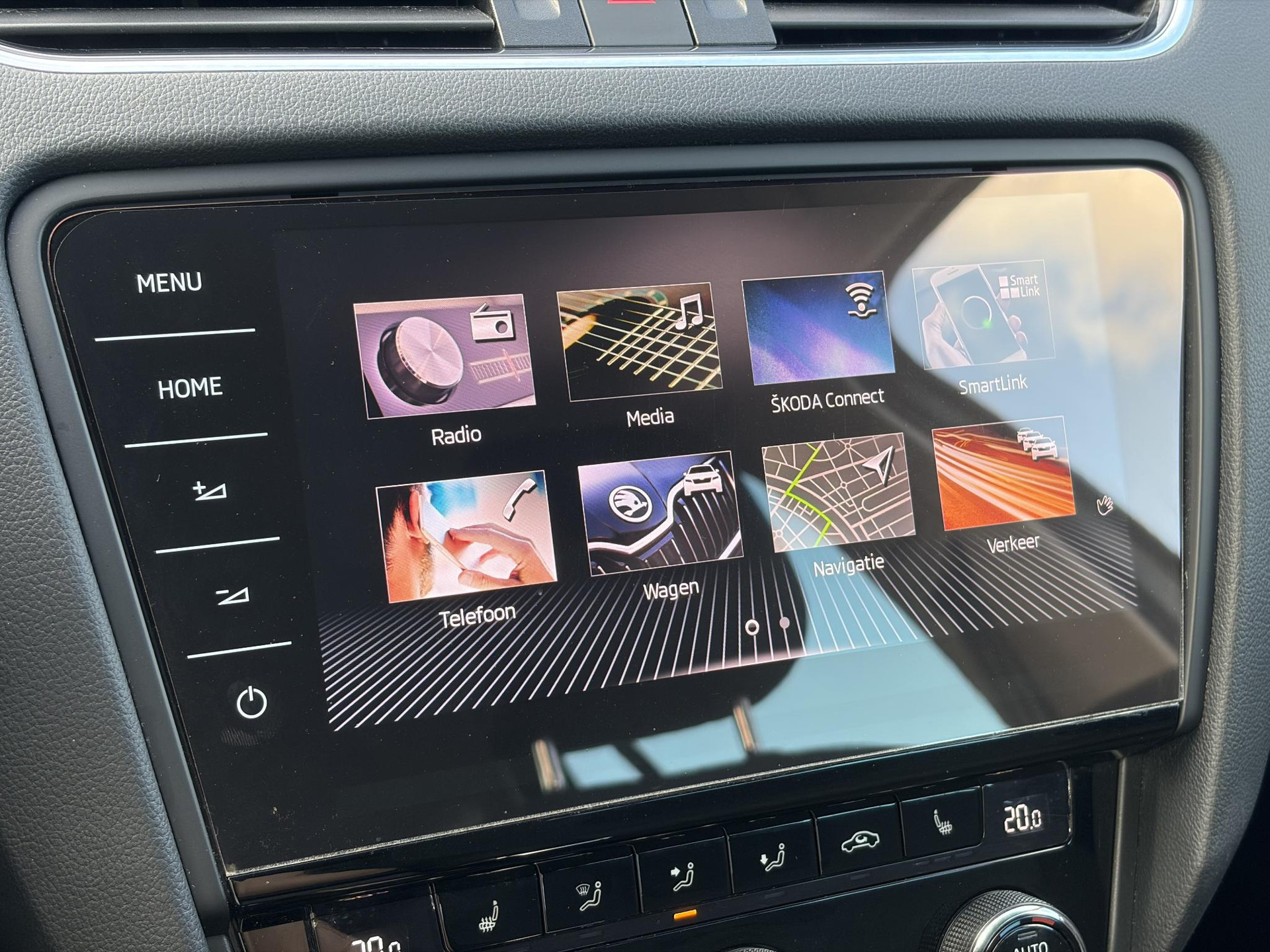 Skoda Octavia Combi 1.5 TSI Greentech Style Business 2e Eigenaar,Draadloze telefoonlader,Carplay,Camera,Navi,Trekhaak,150pk,Pdc V+A,Keyless,Clima,Cruise,Elekt.Stoel,Recent beurt gehad,N.A.P,Apk tot 07-2027