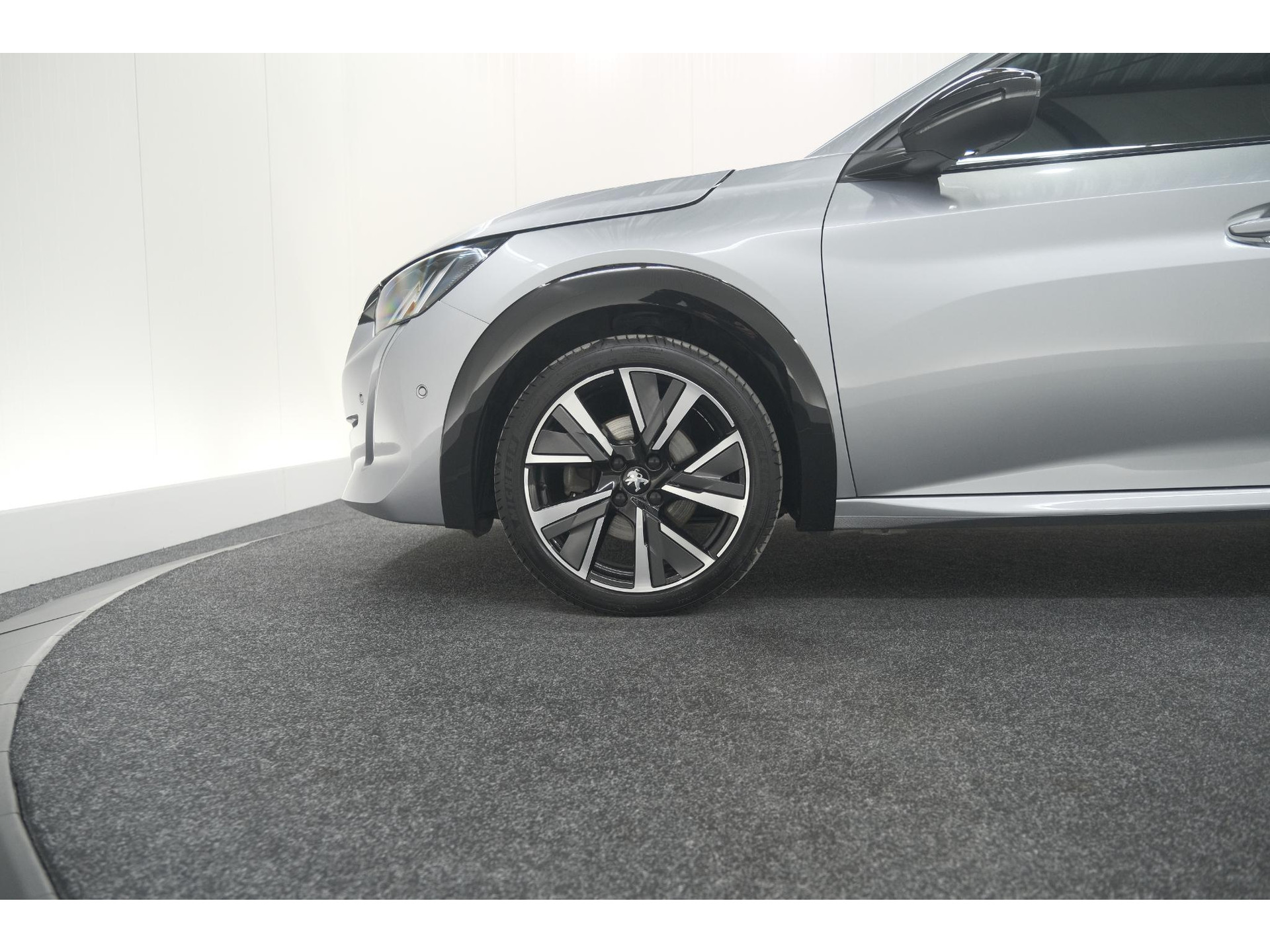 Peugeot 208 PureTech 131 EAT8 GT | Camera | Dodehoekdetectie | Navigatie | Carplay