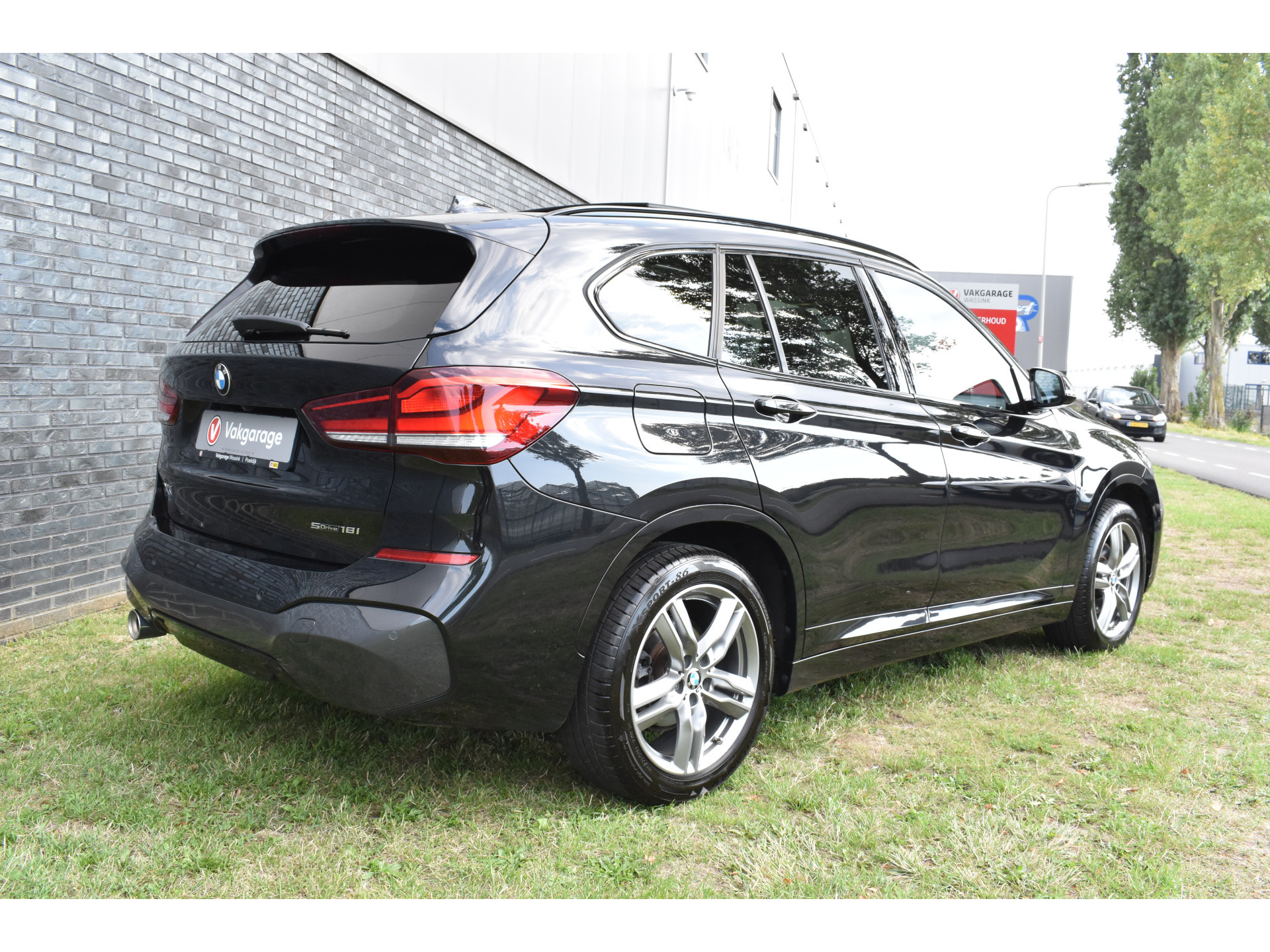 BMW X1 sDrive18i M-Pakket Carplay/Navi Panoradak Automaat Led Stoelverwarming