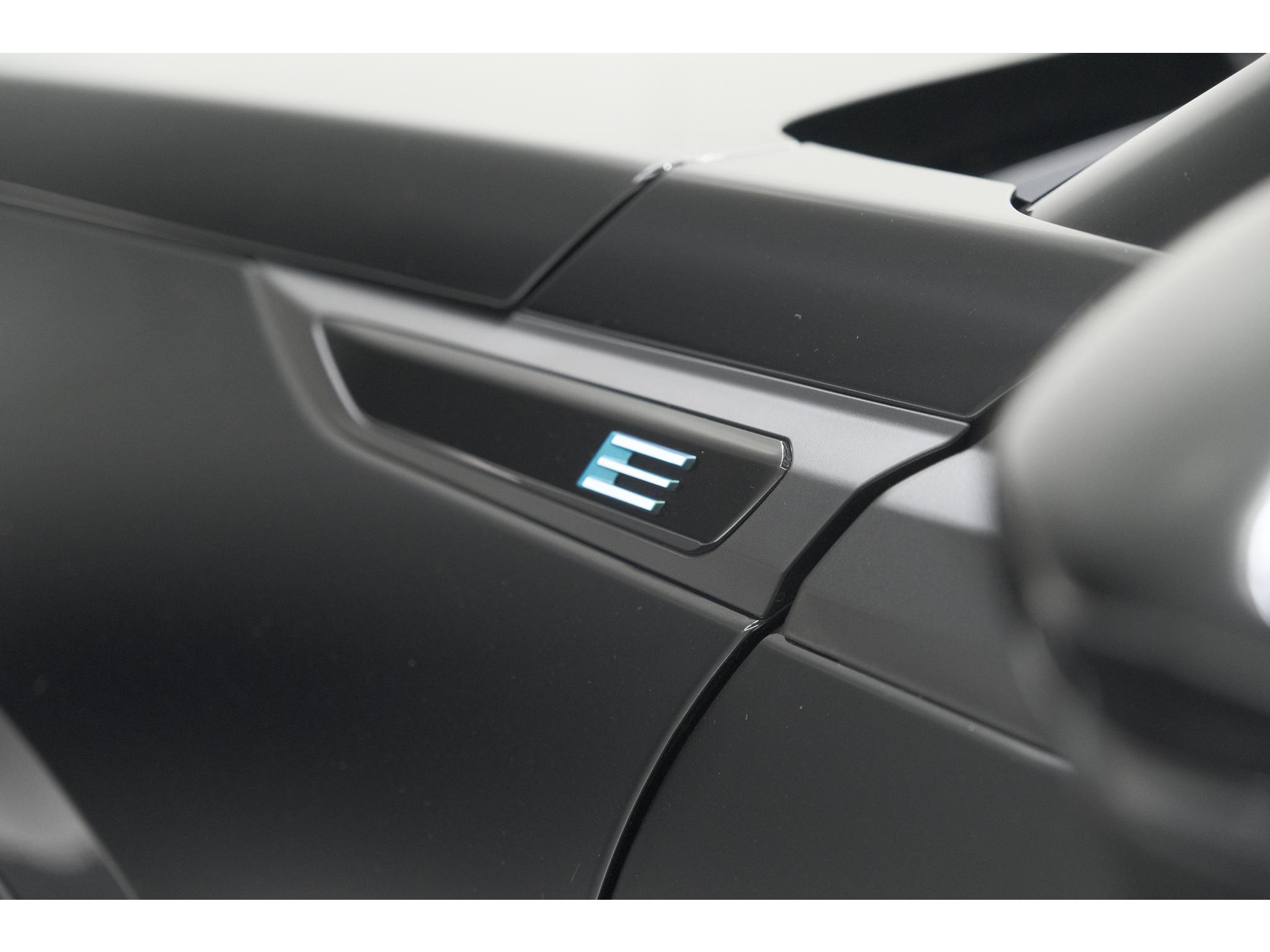 Peugeot e-2008 EV Allure 54 kWh | 11 KW Lader | Warmtepomp | Apple Carplay | Parkeersensoren