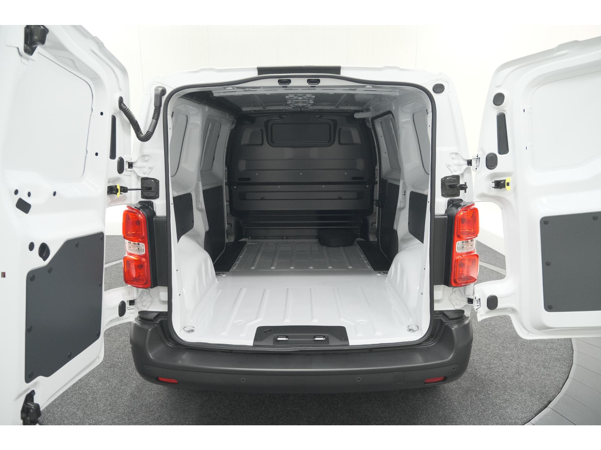 Citroen ë-Jumpy L2 136 50 kWh | Camera | Navigatie | Parkeersensoren | Apple Carplay