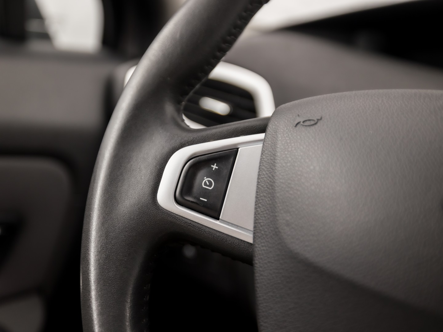 Renault Scénic 1.6 Sport (NAVIGATIE, AIRCO, CRUISE, TREKHAAK, SPORTSTOELEN, NIEUWE APK, NIEUWSTAAT)