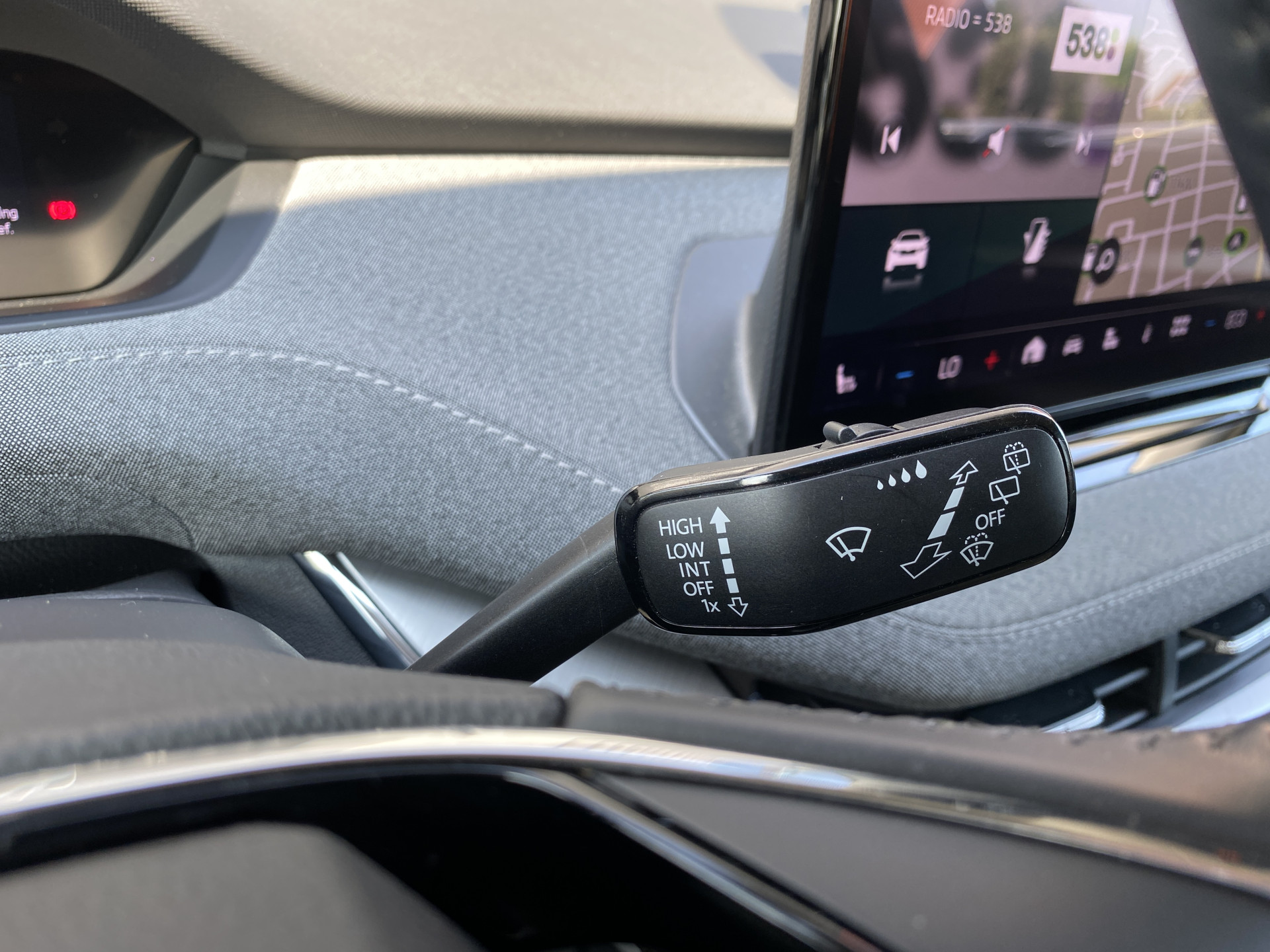 ŠKODA Enyaq iV 60 | 1e eigenaar | dealer onderhouden | navigatie | trekhaak | camera | stoelverwarming | apple carplay