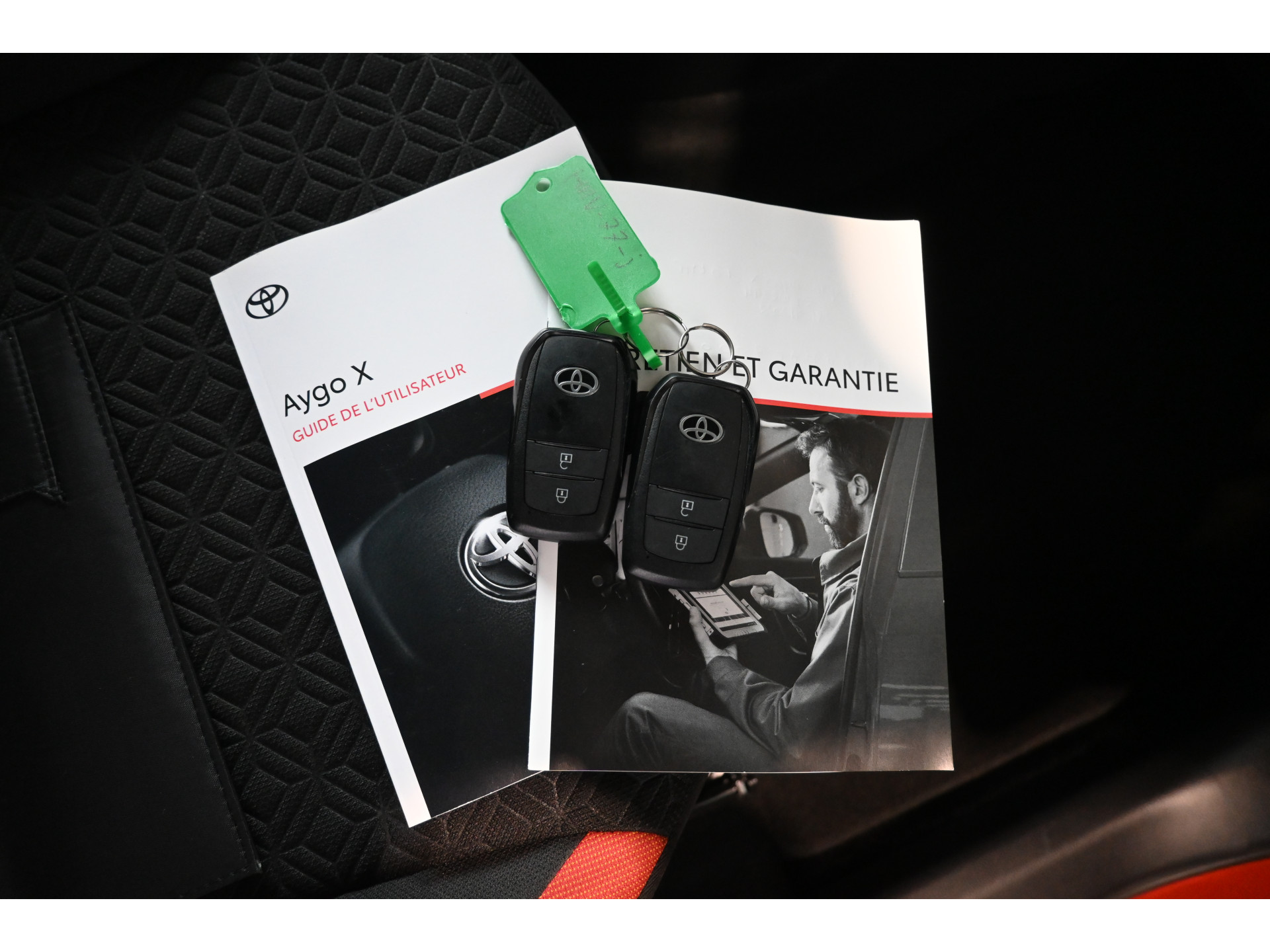 Toyota Aygo X 1.0 VVT-i MT Play Clima Carplay Panoramadak Camera LED Rijklaarprijs Inruil Mogelijk!