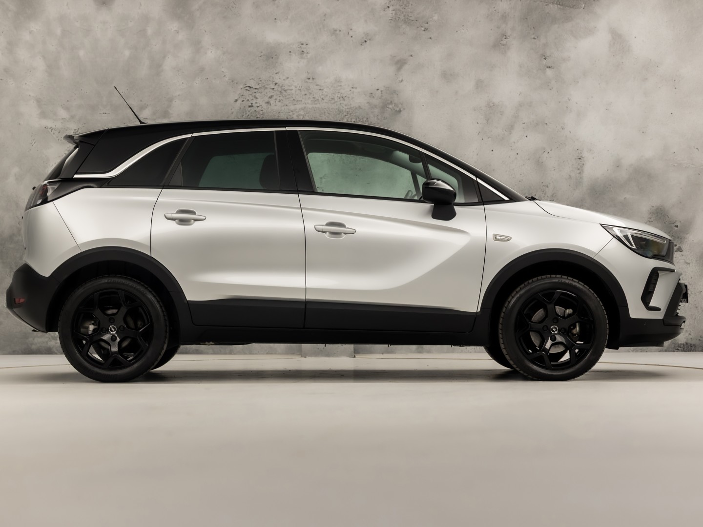 Opel Crossland 1.2 Turbo GS Sport Automaat 131Pk (TWO TONE, GROOT NAVI, APPLE CARPLAY, 360 CAMERA, LM VELGEN, STOELVERWARMING, NIEUWE APK, NIEUWSTAAT)