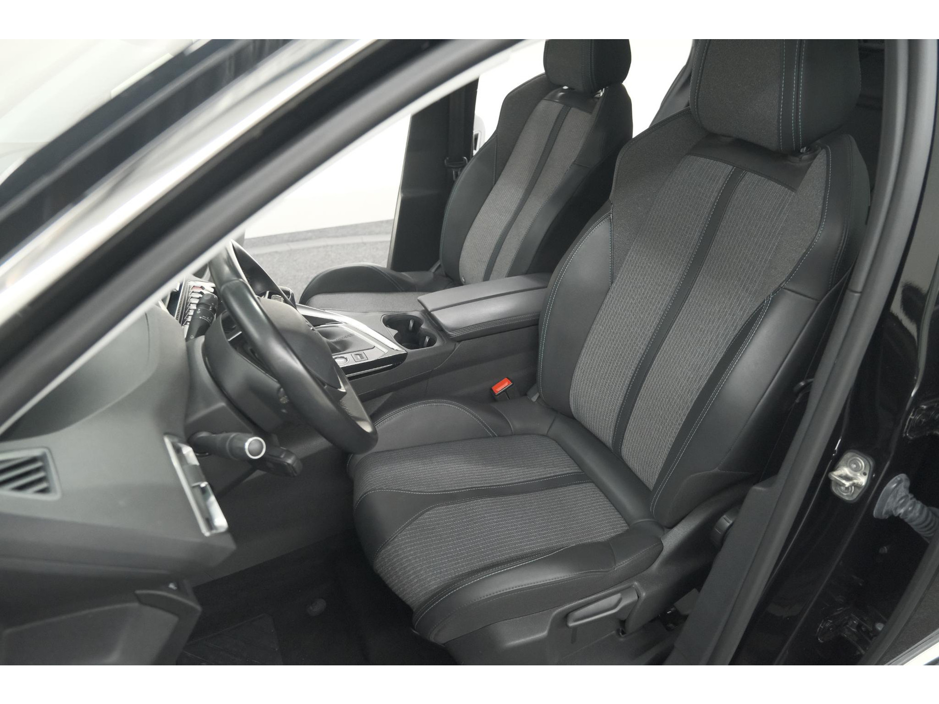 Peugeot 3008 PureTech 130 Allure | Trekhaak | Camera | Dodehoekdetectie | Navigatie