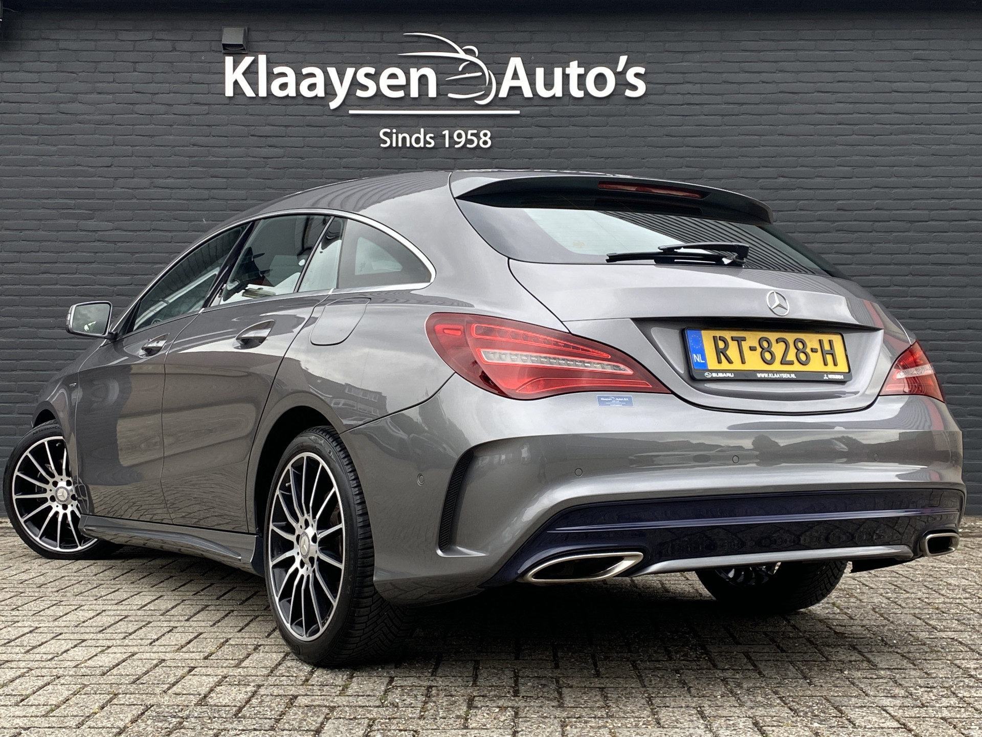 Mercedes-Benz CLA-klasse Shooting Brake 180 AMG Edition AUT. | 1e eigenaar | dealer onderh. | navigatie | a. carplay | alcantara interieur