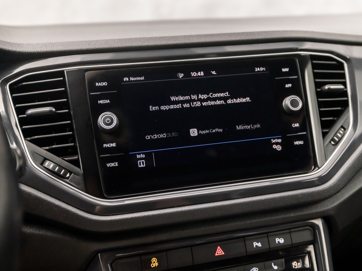 Volkswagen T-Roc 2.0 TSI 4Motion Sport R 190Pk Automaat (VIRTUAL COCKPIT, APPLE CARPLAY, STUUR/STOELVERWARMING, CAMERA, SPORTSTOELEN, GETINT GLAS, ELEK ACHTERKLEP, KEYLESS, NIEUWSTAAT)