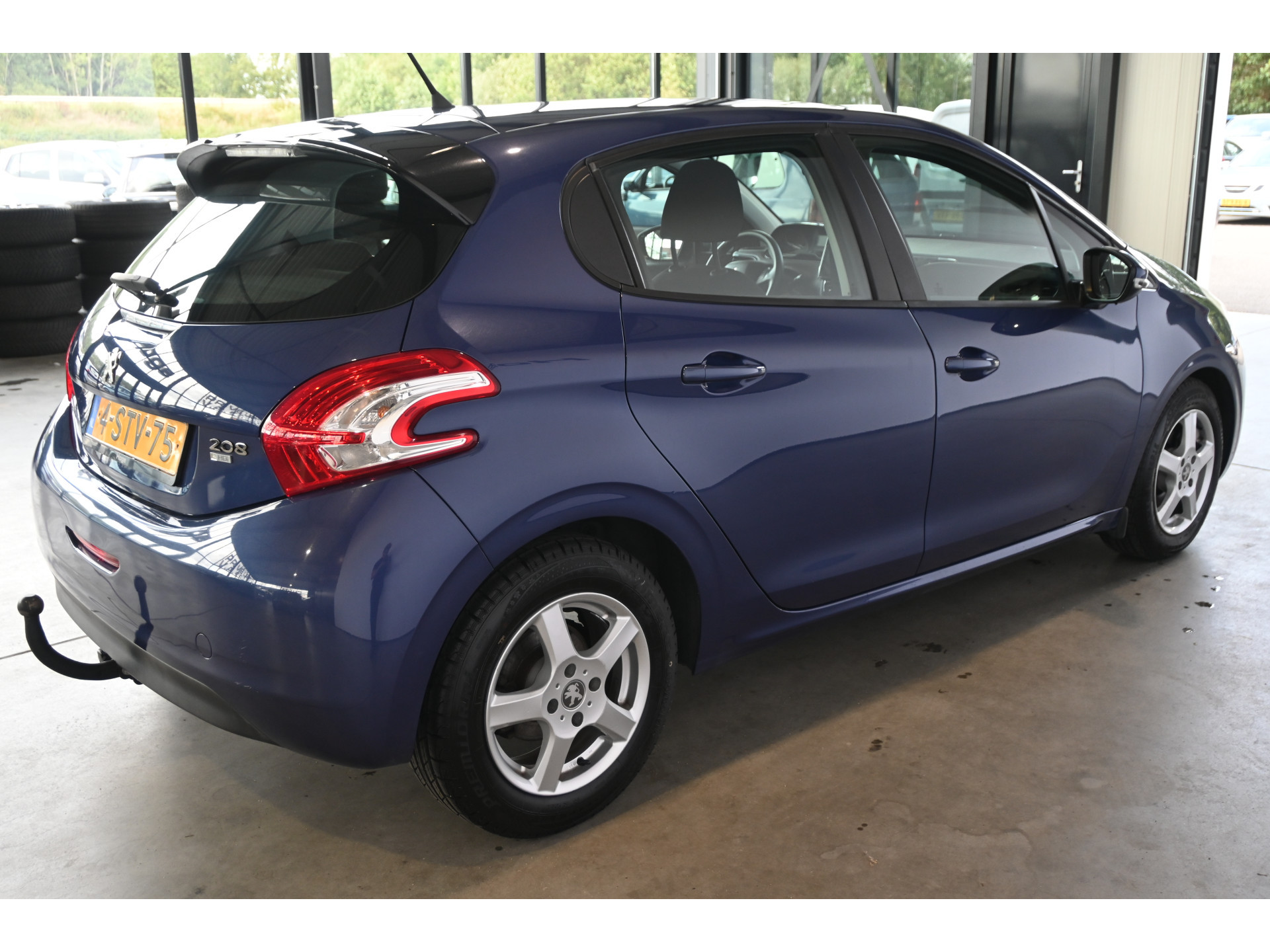 Peugeot 208 1.6 e-HDi Active Clima Cruise control Trekhaak Navigatie Lichtmetaal 100% Onderhouden Inruil Mogelijk!