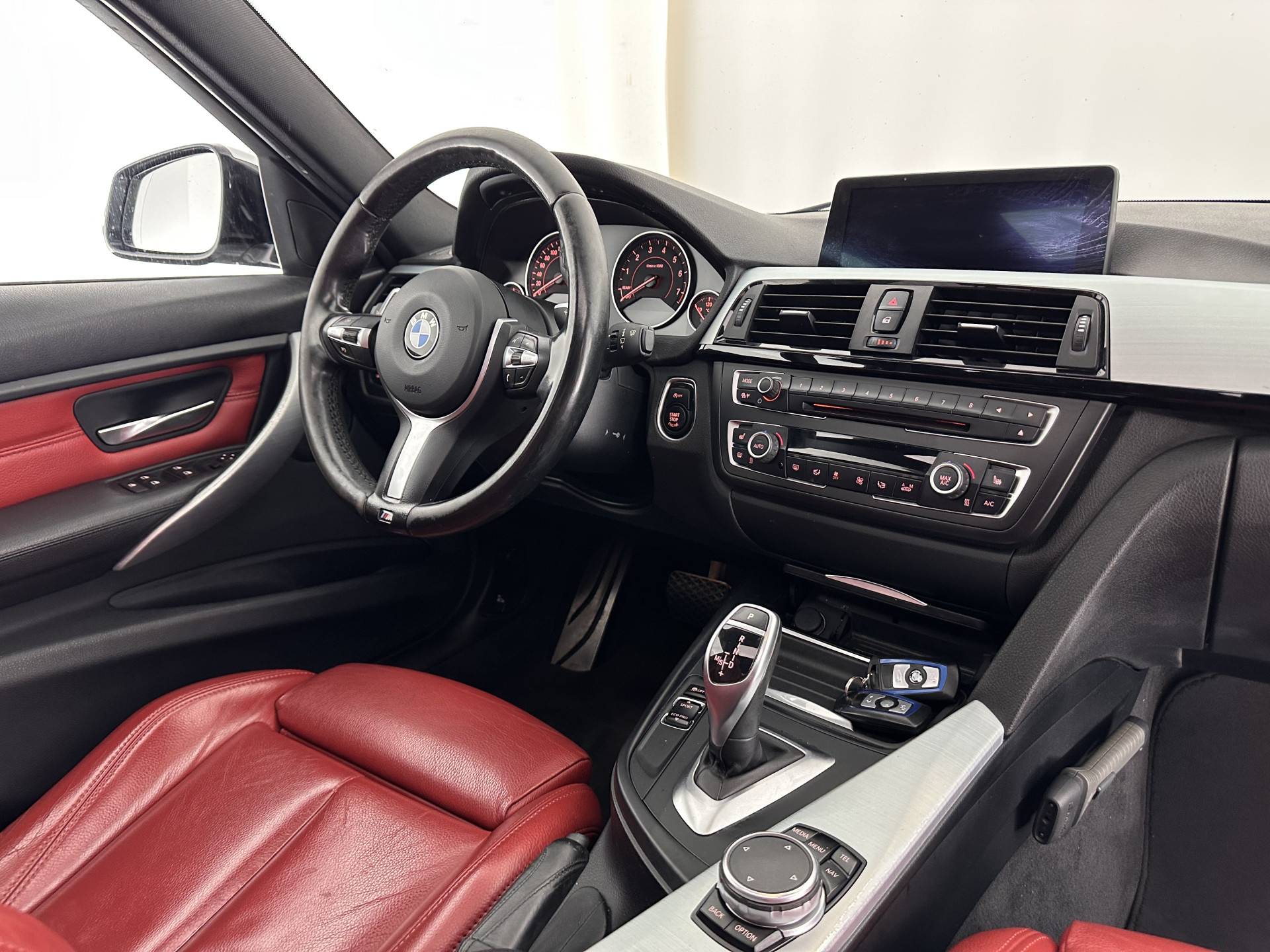 BMW 3-serie 328i High Executive M-Sport-Pack Aut *PANO | LEATHER | BI-XENON | HEATED-SPORTSEATS | SHIFT-PADDLES | HIFI-SOUND | MEMORY-PACK | KEYLESS | NAVI-FULLMAP | ECC | PRIVACY-GLASS | PDC | CRUISE | 19''ALU*