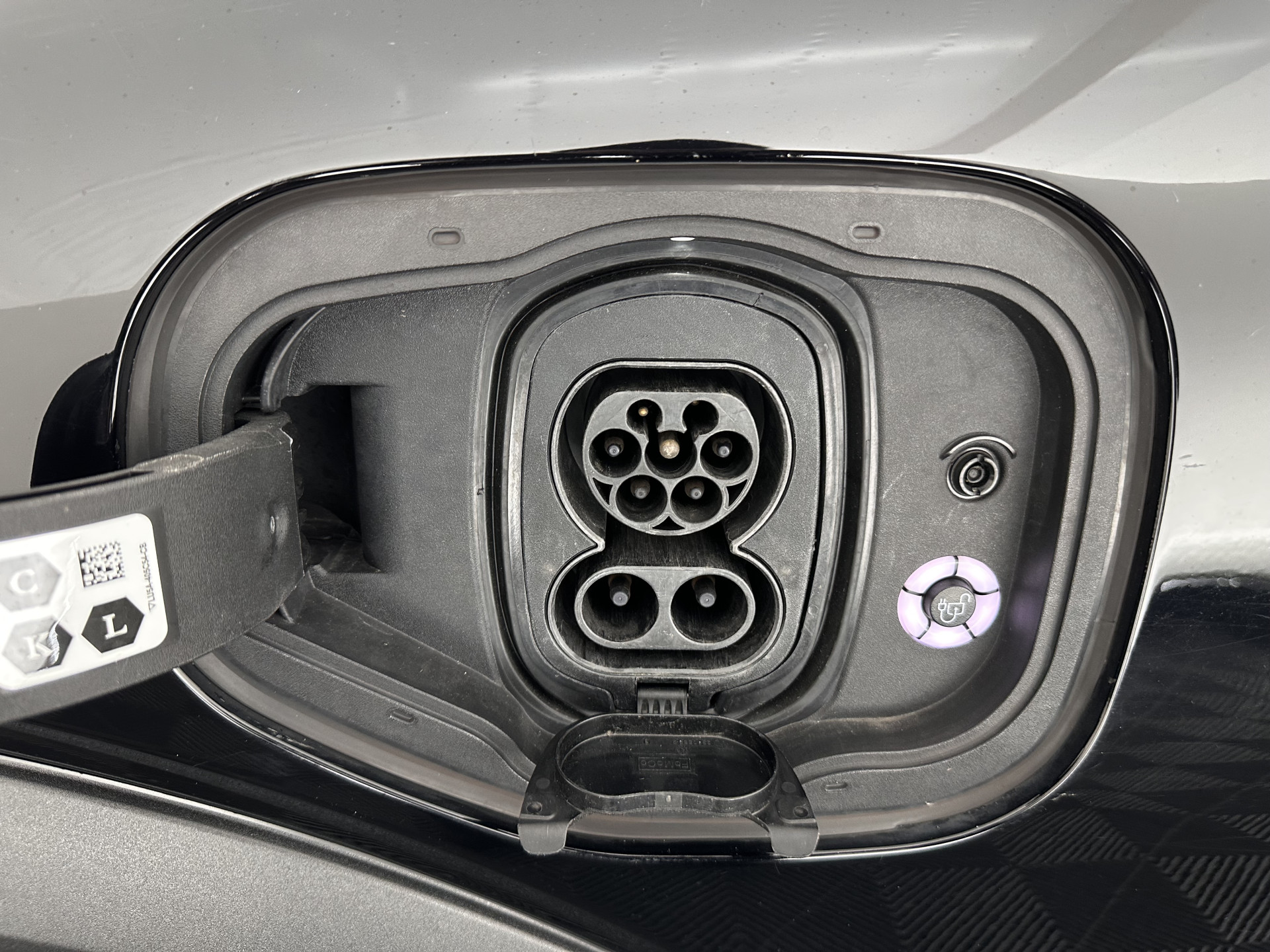 Ford Mustang Mach-E RWD 75 kWh [ 3-Fase-11kW ] {SOH-84%} (INCL-BTW) *LEATHER | FULL-LED | DAB | DIGI-COCKPIT | KEYLESS | NAVI-FULLMAP | CARPLAY | HEATED-COMFORTSEATS | TOPVIEW | ADAPTIVE-CRUISE | PRIVACY-GLASS | 18'' ALU*