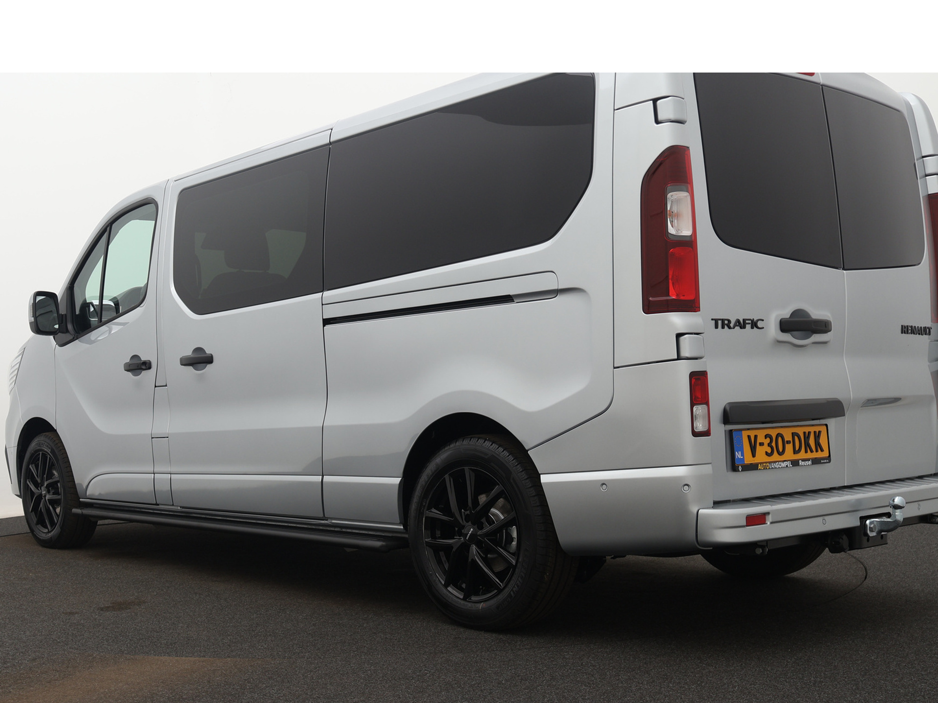 Renault Trafic 170PK L2H1 | 2 SCHUIFDEUREN | Luxe | DC DUBBEL CABINE BLACK EDITION | FULL OPTION | NAVIGATIE | CAMERA | KEYLESS | PARKEERSENSOREN