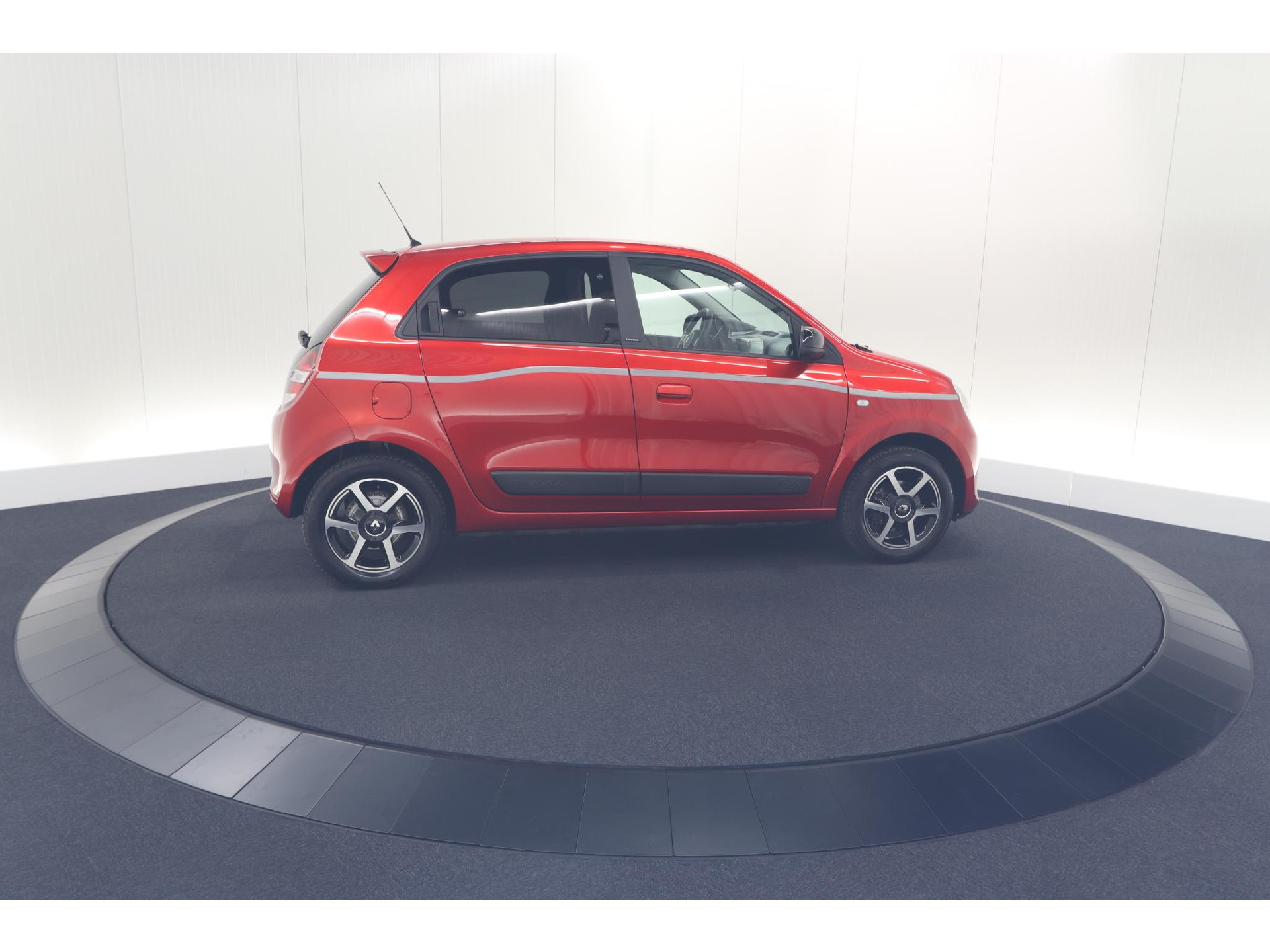Renault Twingo 1.0 SCe Limited | Automaat | Parkeersensoren | Allseason Banden | Bluetooth Radio