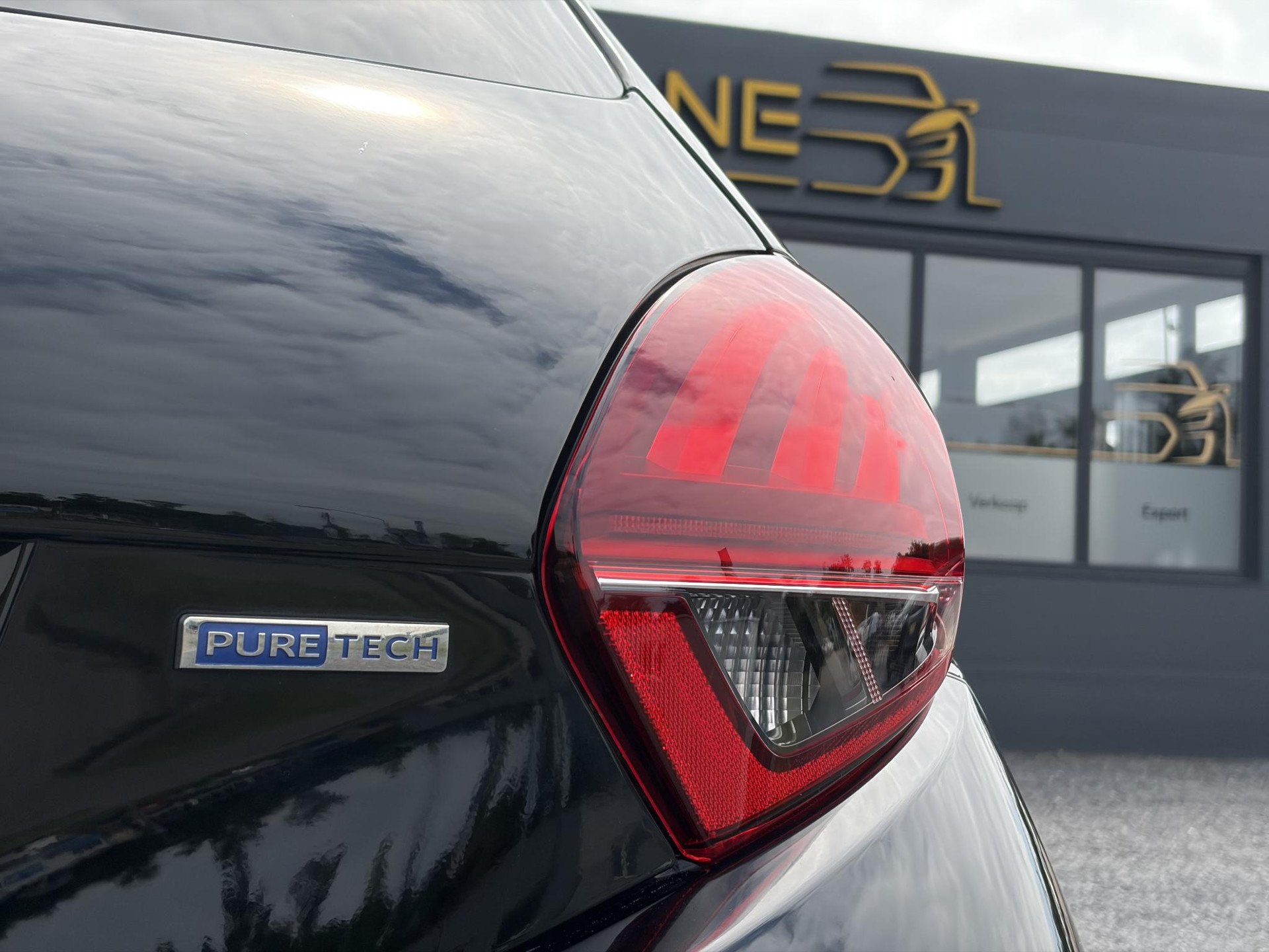 Peugeot 208 1.2 PureTech Allure D-riem vv in 2022,2e Eigenaar,110pk,Dealer Onderhouden,Pano,Carplay,Camera,Clima,Cruise,5 Deurs,Halfleder,Pdc,N.A.P,Lm velgen,Apk tot 05-2027