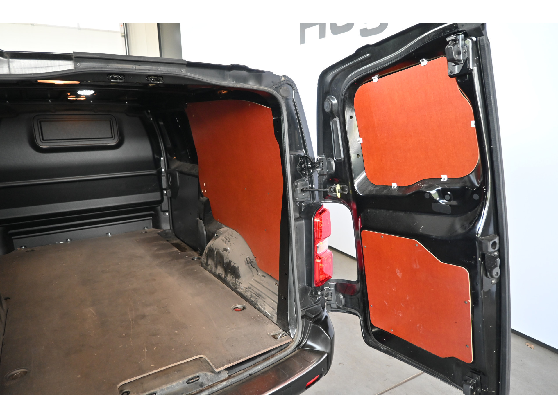 Toyota PROACE Worker 2.0 D-4D Navigator Long Automaat Clima Navigatie Stoelverwarming Rijklaarprijs! Inruil Mogelijk!