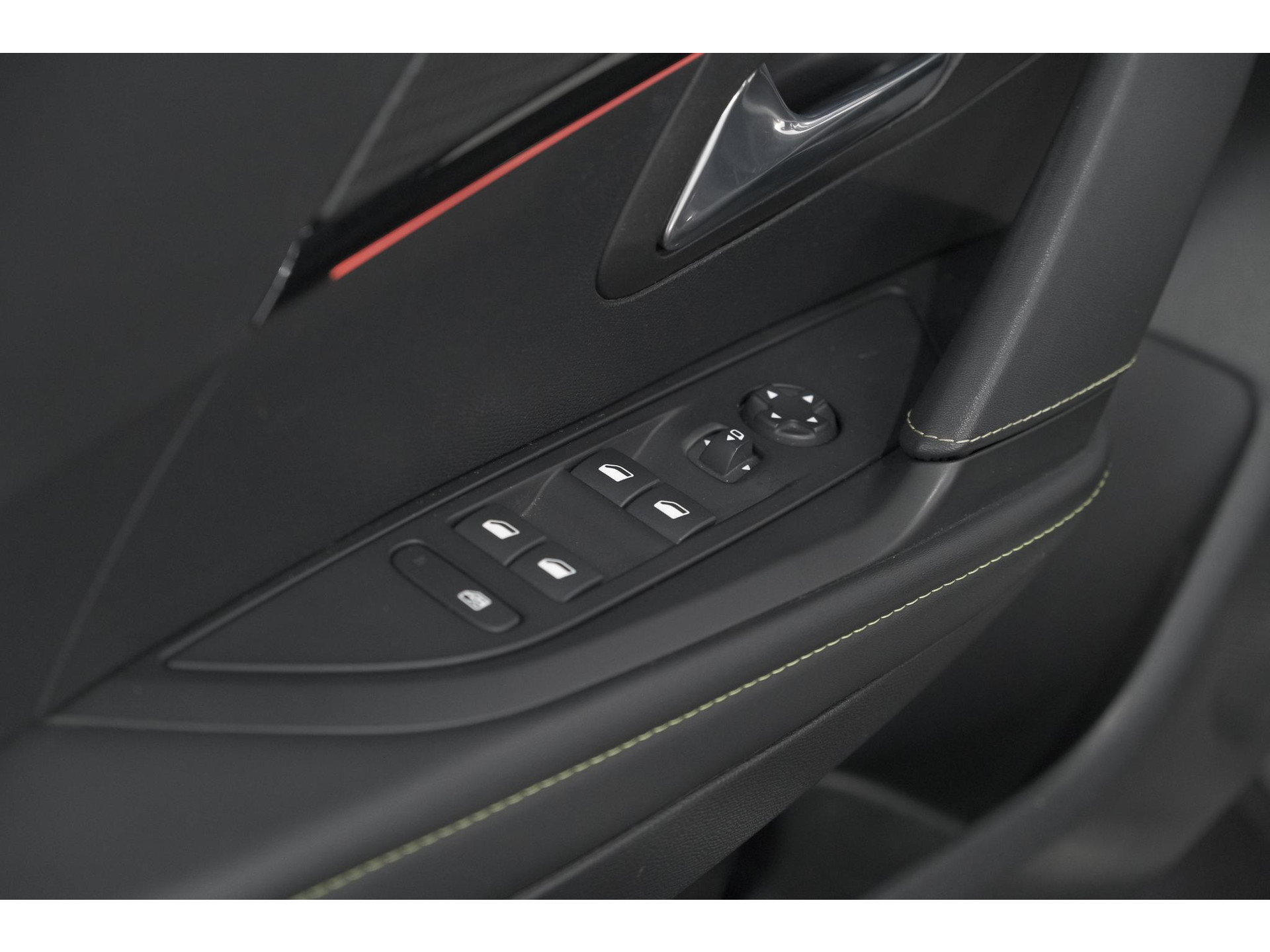 Peugeot 208 PureTech 100 EAT8 GT | Camera | Dodehoekdetectie | Navigatie | Apple Carplay