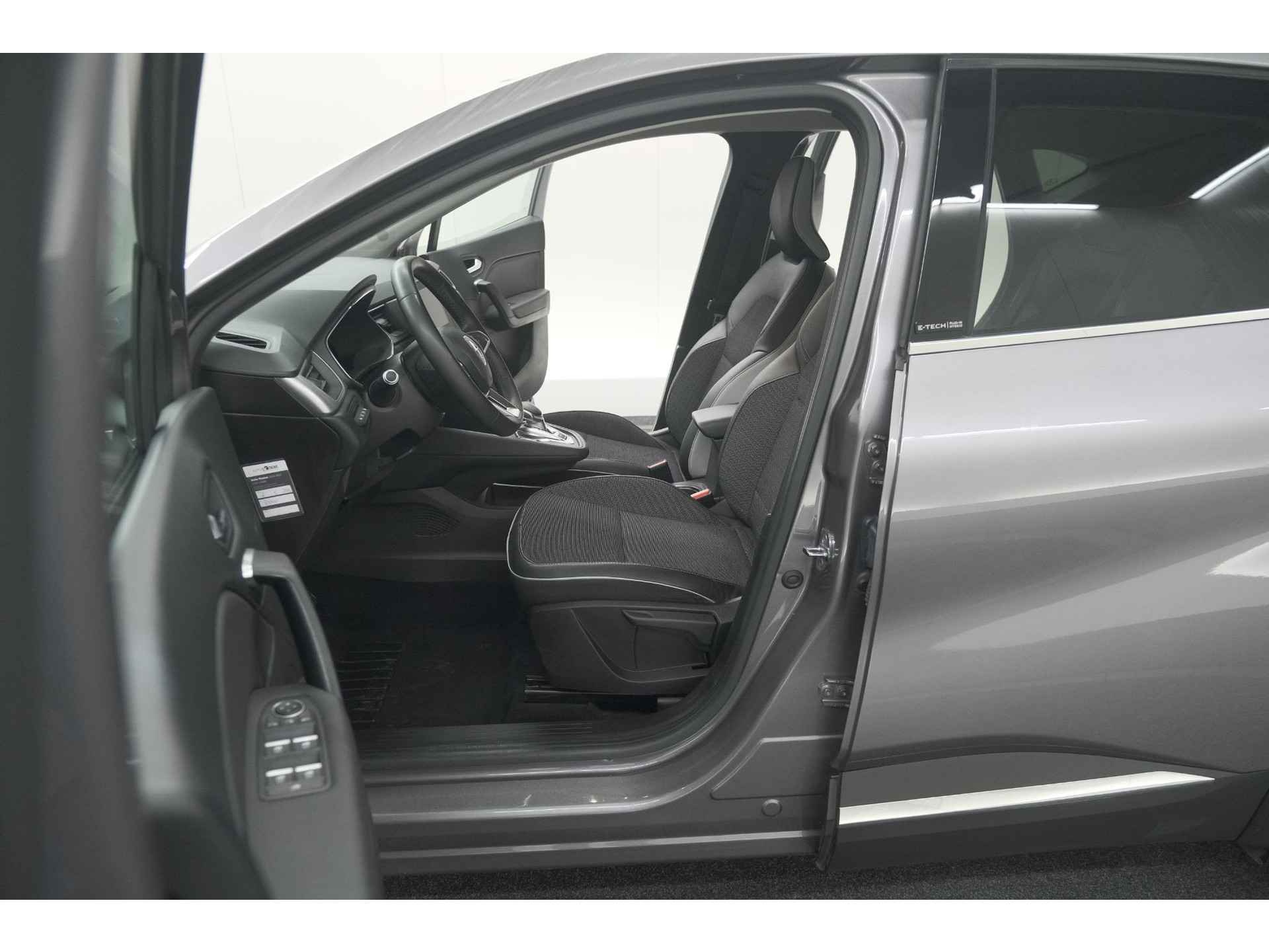 Renault Captur 1.6 E-Tech Plug-in Hybrid 160 Intens | Parkeersensoren | Apple Carplay | Navigatie | Climate Control