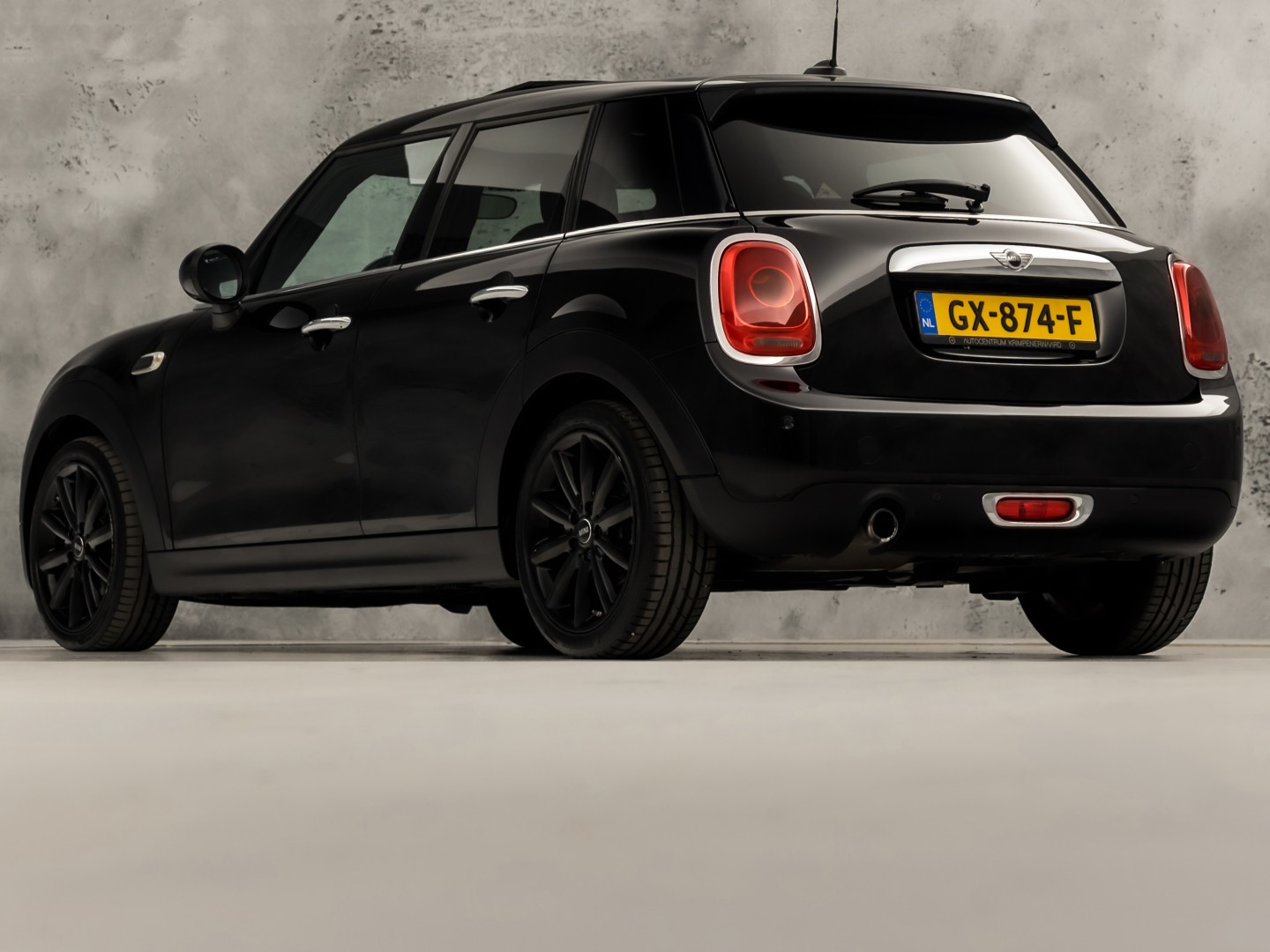 MINI 5-deurs 1.5 Cooper Chili Sport Automaat 136Pk (PANORAMADAK, 1e EIGENAAR, DEALER ONDERHOUDEN, 5 DEURS, NAVIGATIE, LEDER, SPORTSTOELEN, GETINT GLAS, PARKEERSENSOREN, NIEUWSTAAT)