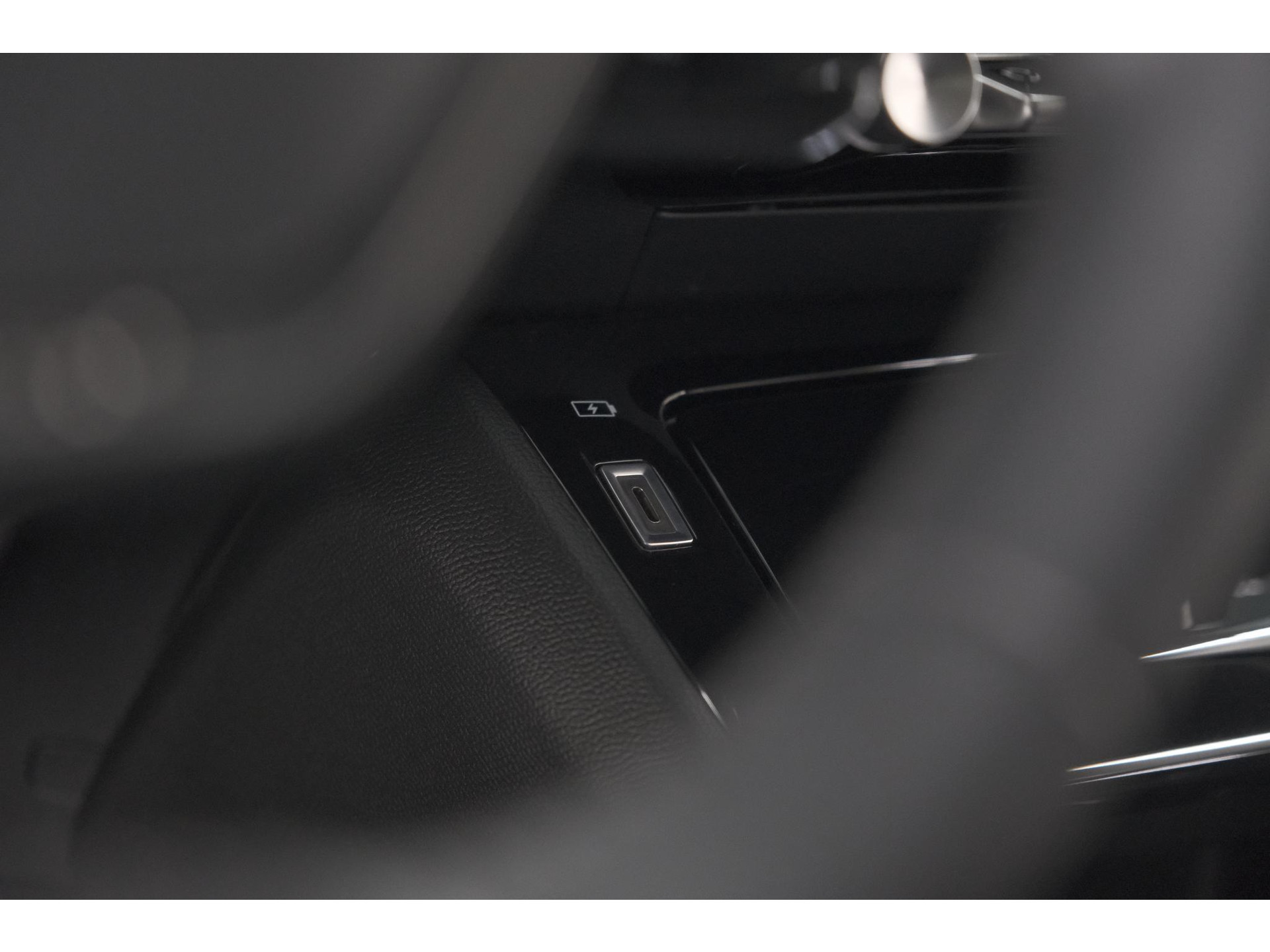 Peugeot 2008 PureTech 102 Allure Pack | Allseason Banden | Parkeersensoren | Apple Carplay