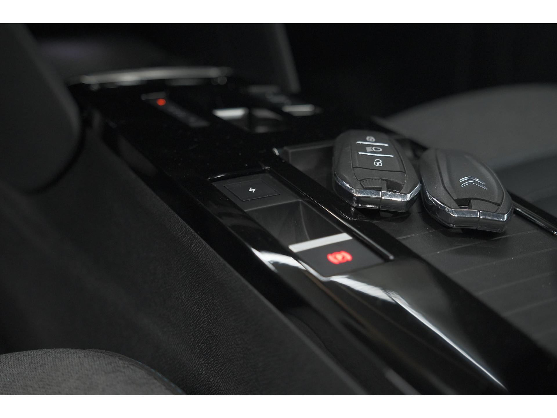 Citroen Ë-C4 Shine 50 kWh | Elektrisch Panoramadak | Camera | Adaptieve Cruise Control