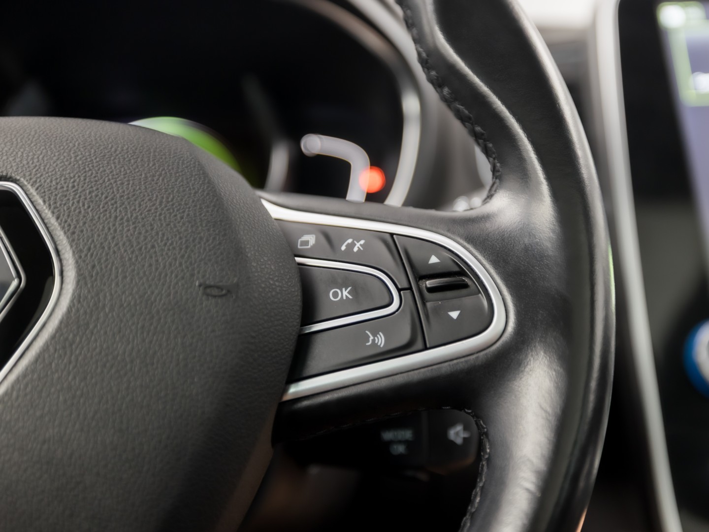 Renault Grand Scénic 1.3 TCe Bose 7 Persoons (PANORAMADAK, APPLE CARPLAY, GROOT NAVI, LEDER, SPORTSTOELEN, GETINT GLAS, BOSE AUDIO, CAMERA, NIEUWE APK, NIEUWSTAAT)
