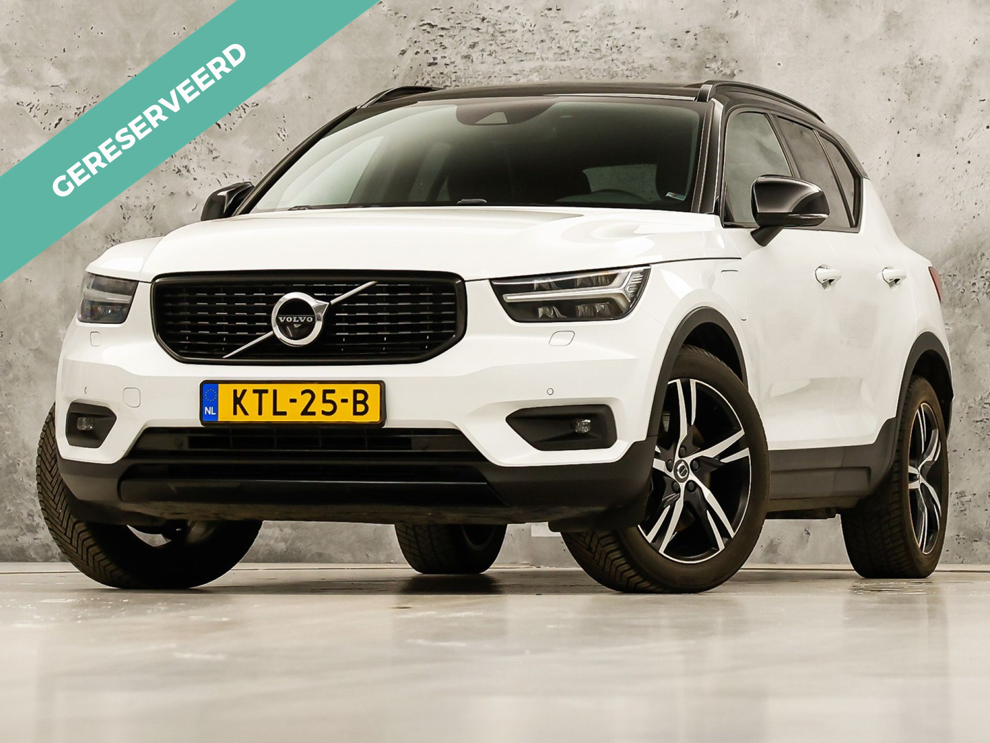 Volvo XC40 1.5 T5 Twin Engine R-Design 252Pk Automaat (PANORAMADAK, GROOT NAVI, CAMERA, HARMAN/KARDON, SPORTSTOELEN, LEDER/ALCANTARA, ELEK ACHTERKLEP, NIEUWE APK,  NIEUWSTAAT)