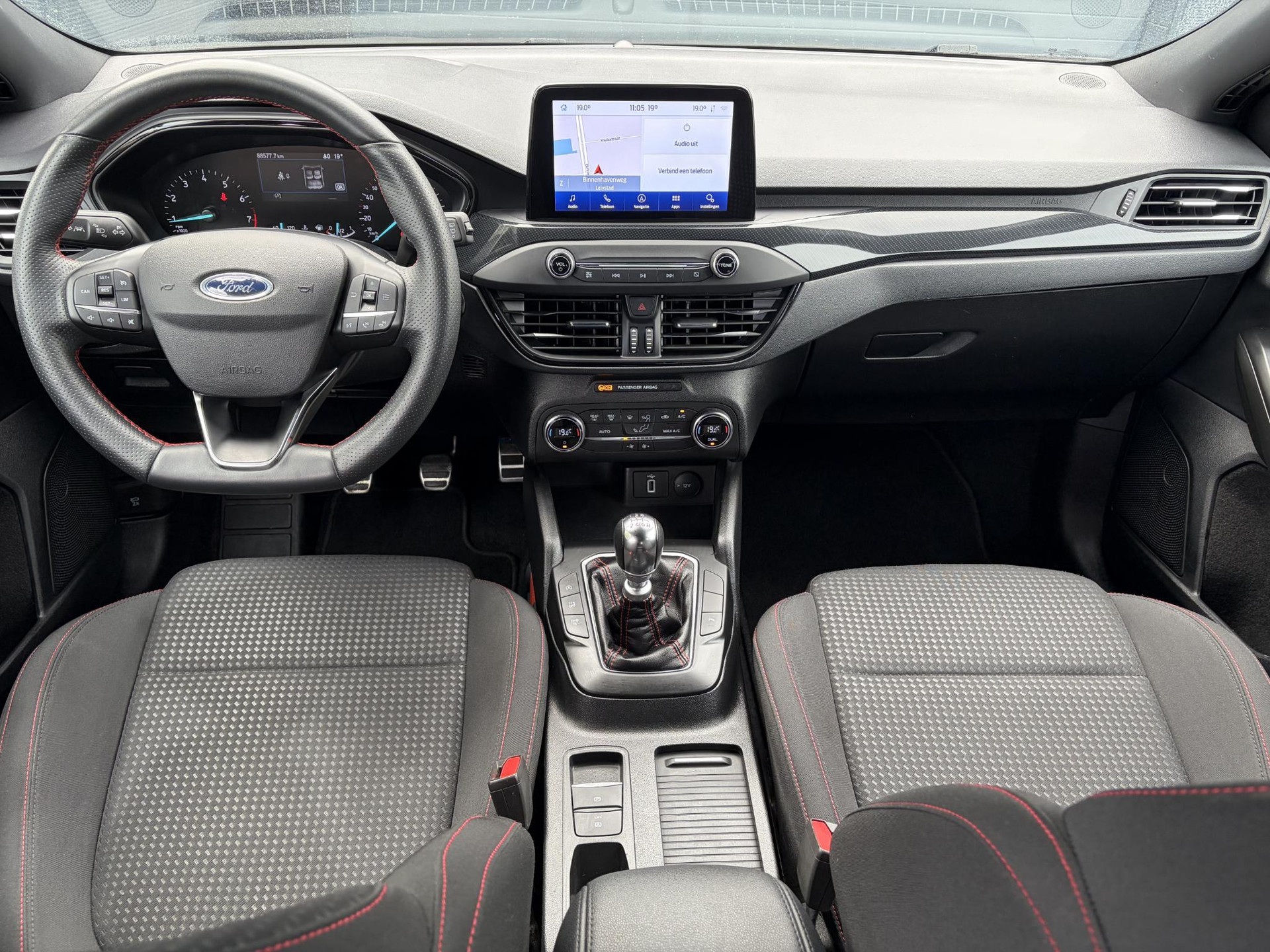 Ford Focus 1.0 EcoBoost ST Line Business 2e Eigenaar l Navi l Clima l Cruise l 125pk l Keyless l Pdc V+A l 18 '' Lmv  l N.A.P l Apk tot 02-2028