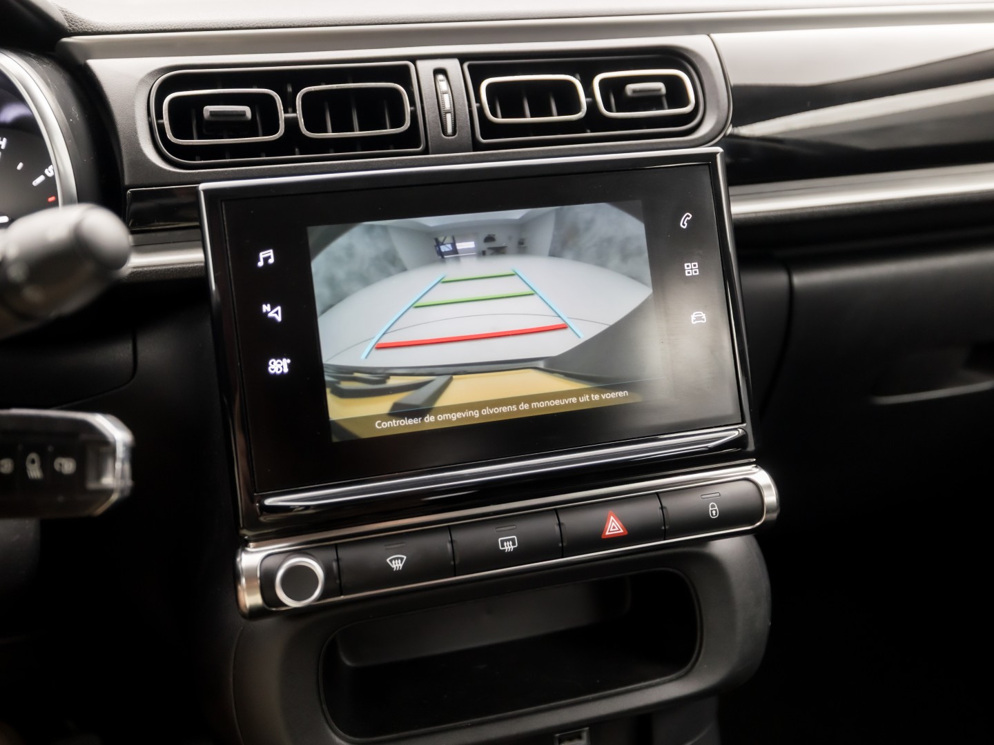 Citroën C3 1.2 PureTech S&S Sport Automaat (APPLE CARPLAY, GROOT NAVI, CAMERA, SPORTSTOELEN, PARKEERSENSOREN, LM VELGEN, CRUISE, NIEUWSTAAT)