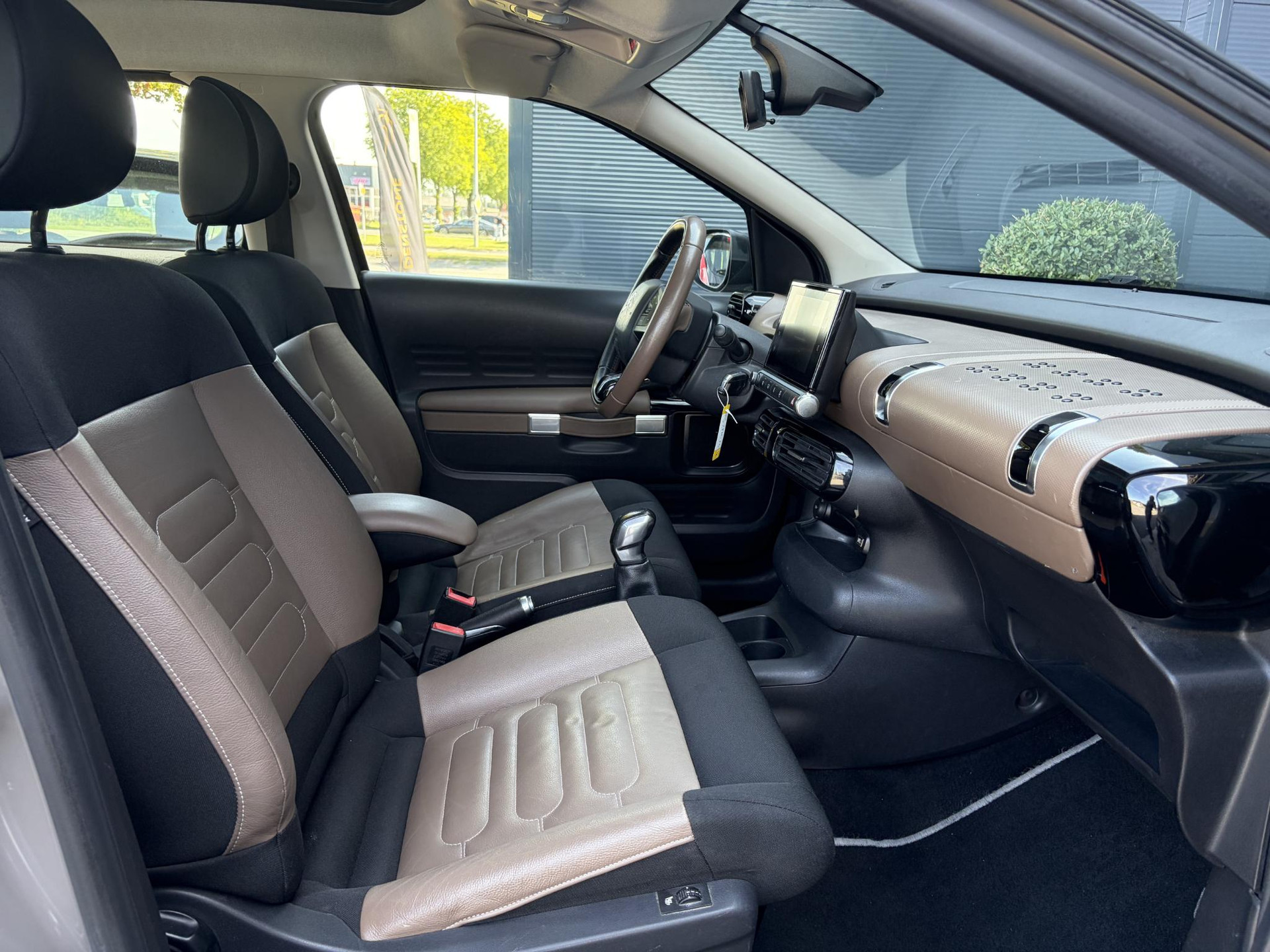 Citroen C4 Cactus 1.2 PureTech Business ✓D-riem vv in 2026✓Pano✓Camera✓Carplay✓110pk✓Stoelverw✓Navi✓Clima✓Cruise✓Pdc✓Halfleder✓N.A.P✓Apk tot 02-2027