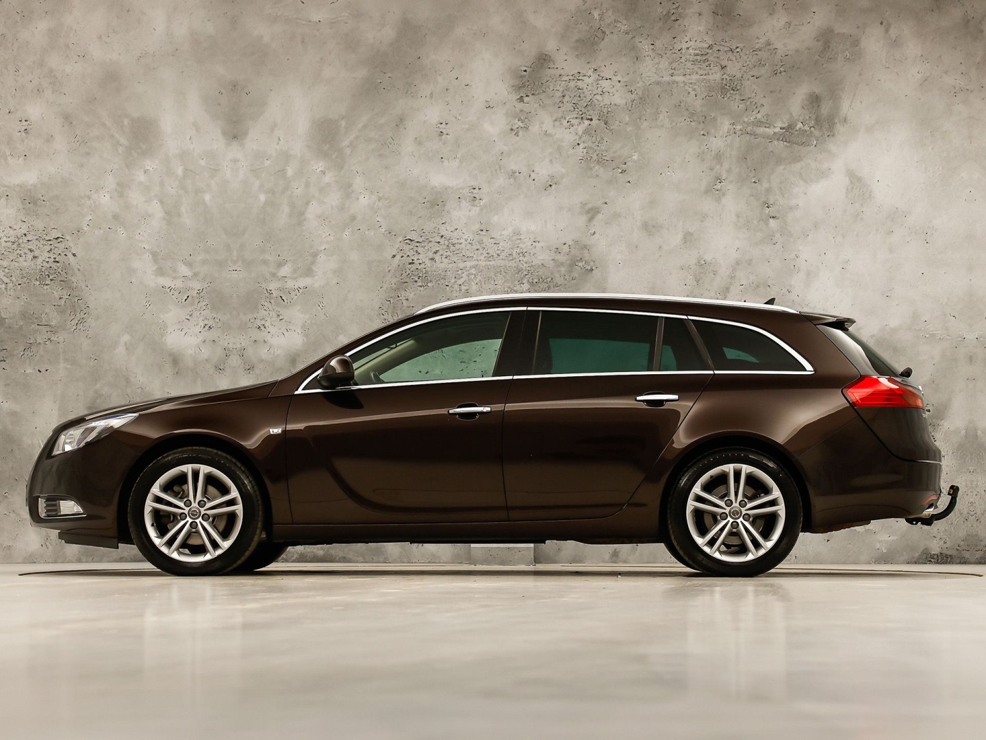 Opel Insignia 1.6 T Innovation Sport 179Pk (NAVIGATIE, CLIMATE, STOELVERWARMING, GETINT GLAS, SPORTSTOELEN, TREKHAAK, CRUISE, NIEUWSTAAT)