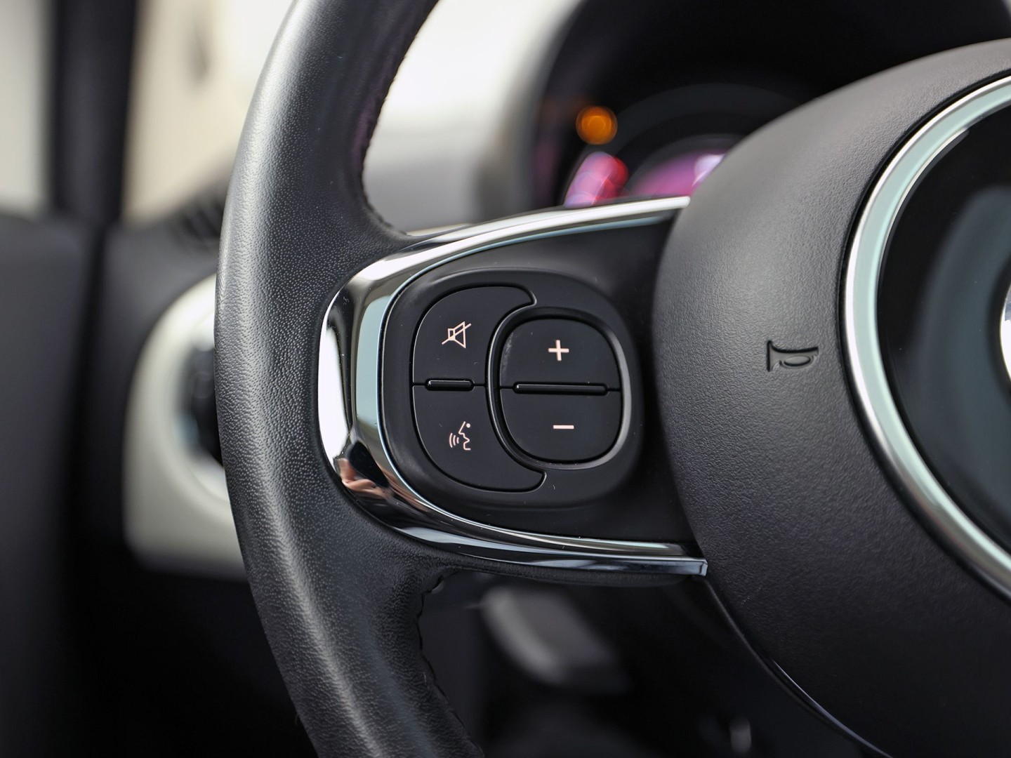 Fiat 500 0.9 TwinAir Turbo Lounge (PANORAMADAK, VIRTUAL COCKPIT, NAVIGATIE, CLIMATE, PARKEERSENSOREN, SPORTSTOELEN, CRUISE, LM VELGEN, NIEUWE APK, NIEUWSTAAT)