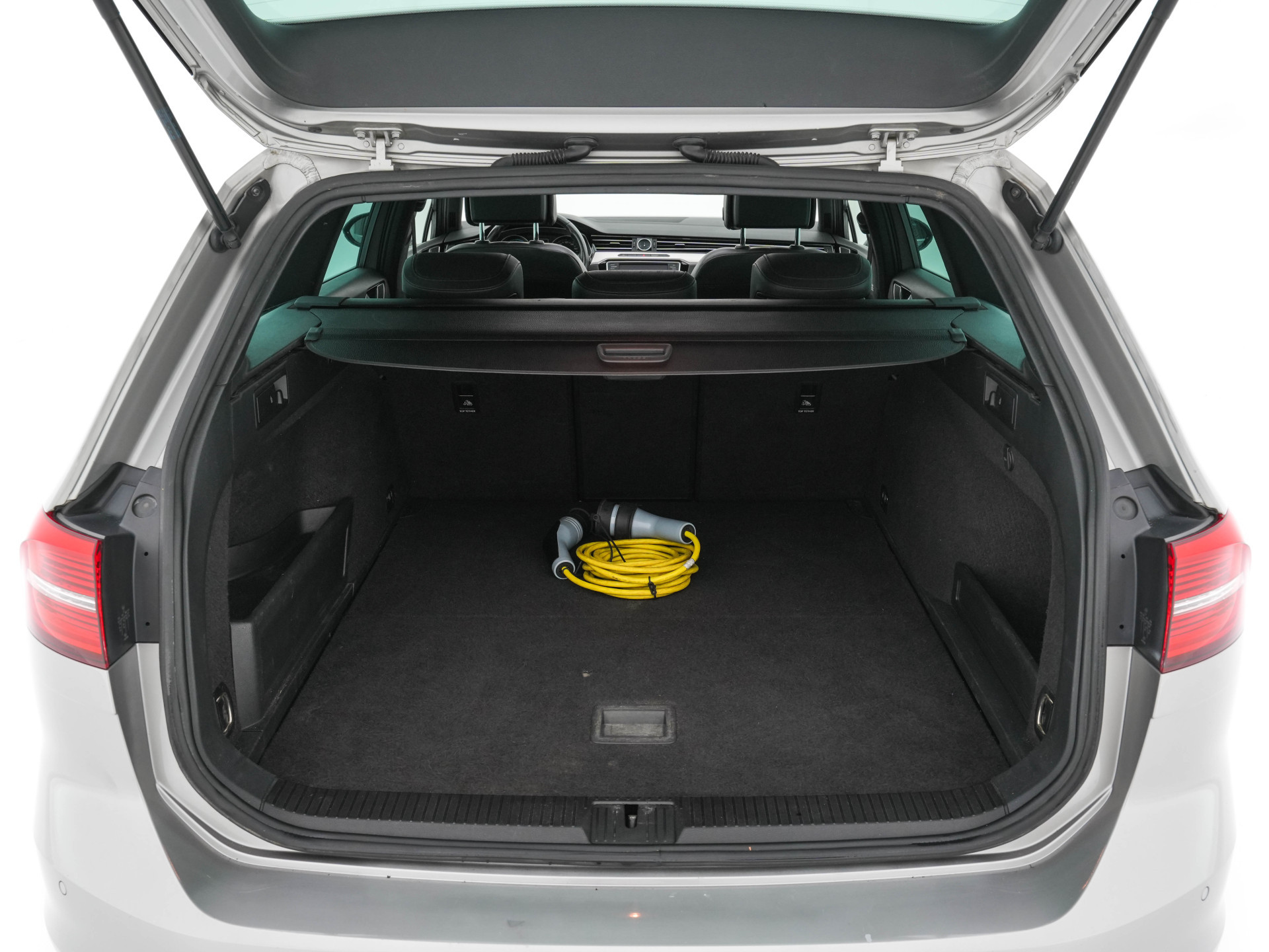 Volkswagen Passat Variant 1.4 TSI GTE Highline Plug-in Aut. *PANO | LEATHER-ALCANTARA | FULL-LED | CAMERA | NAVI-FULLMAP | ADAPTIVE-CRUISE | HEATED-ERGONOMIC-SPORTSEATS | KEYLESS | PDC | ECC | PRIVACY-GLASS | TOWBAR | AMBIENT-LIGHT | KEYLESS | ..