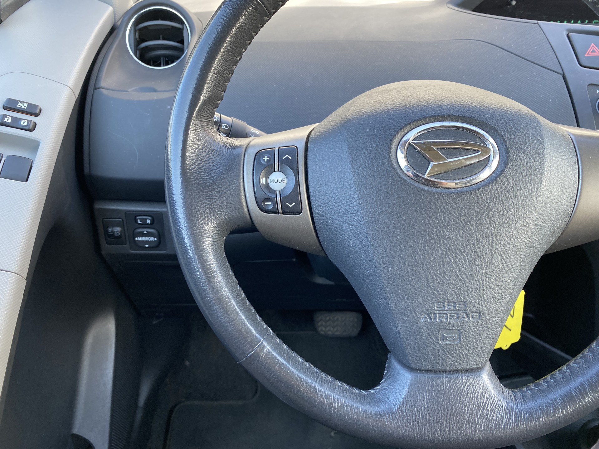 Daihatsu Charade 1.3 City AUT. | dealer onderhouden | airco | trekhaak | parkeersensoren | schuifbank | elektrisch pakket