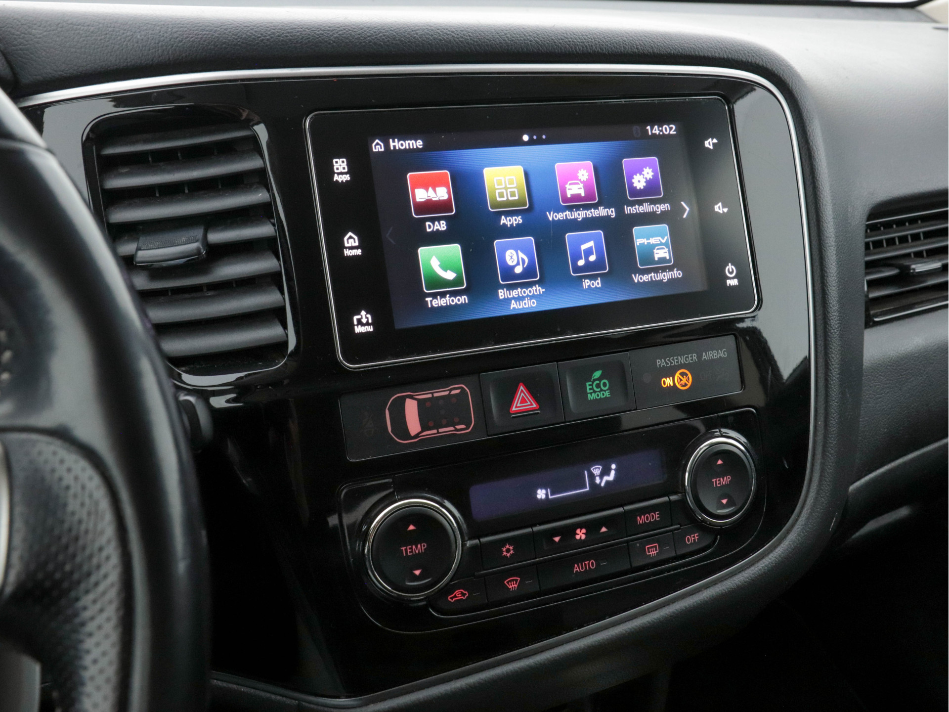 Mitsubishi Outlander 2.0 Plug-in Hybrid AWD (INCL-BTW)  *MICROFIBRE-LEATHER | NAVI-FULLMAP | KEYLESS | DAB | CAMERA | ECC | CRUISE | CARPLAY | PRIVACY-GLASS | TOWBAR | SHIFT-PADDLES | 16"ALU*