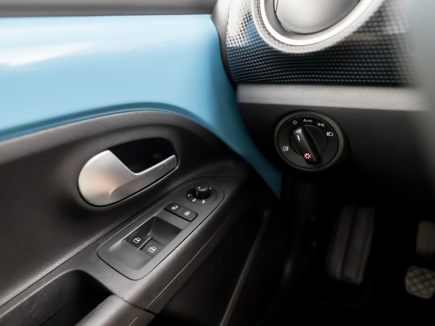 Volkswagen up! 1.0 Sport up! (AIRCO, 5 DEURS, CRUISE, PARKEERSENSOREN, GETINT GLAS, SPORTSTOELEN, LM VELGEN, NIEUWSTAAT)