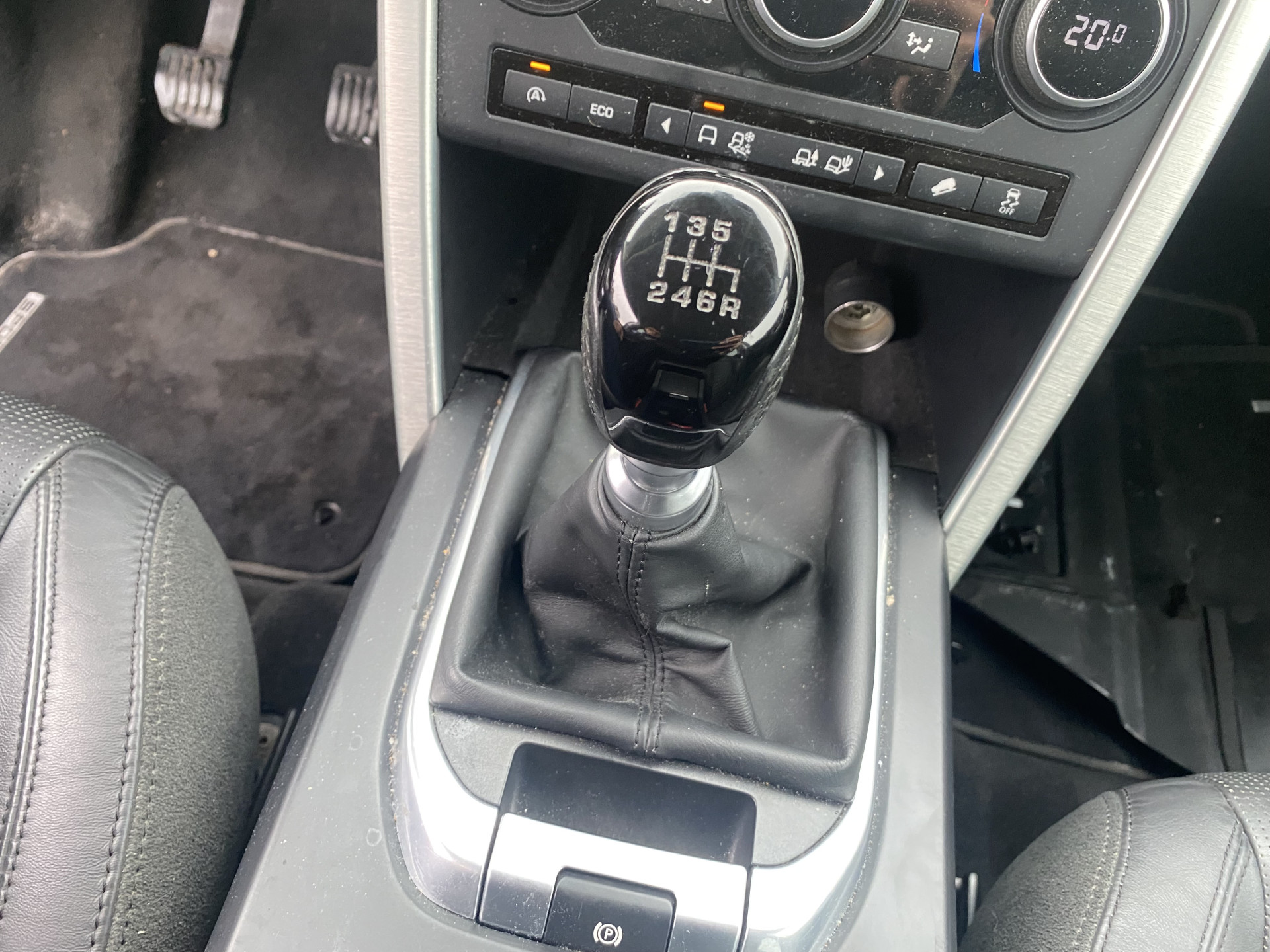 Land Rover Discovery Sport 2.0 TD4 HSE Luxury AWD [⚠️] *NAVI-FULLMAP | BI-XENON | LEATHER | MERIDIAN-SURROUND | CAMERA | ECC | PDC | CRUISE | LANE-ASSIST | MEMORY-PACK | PRIVACY-GLASS | TOWBAR | HEATED-COMFORTSEATS | LANE-ASSIST | 19"ALU*