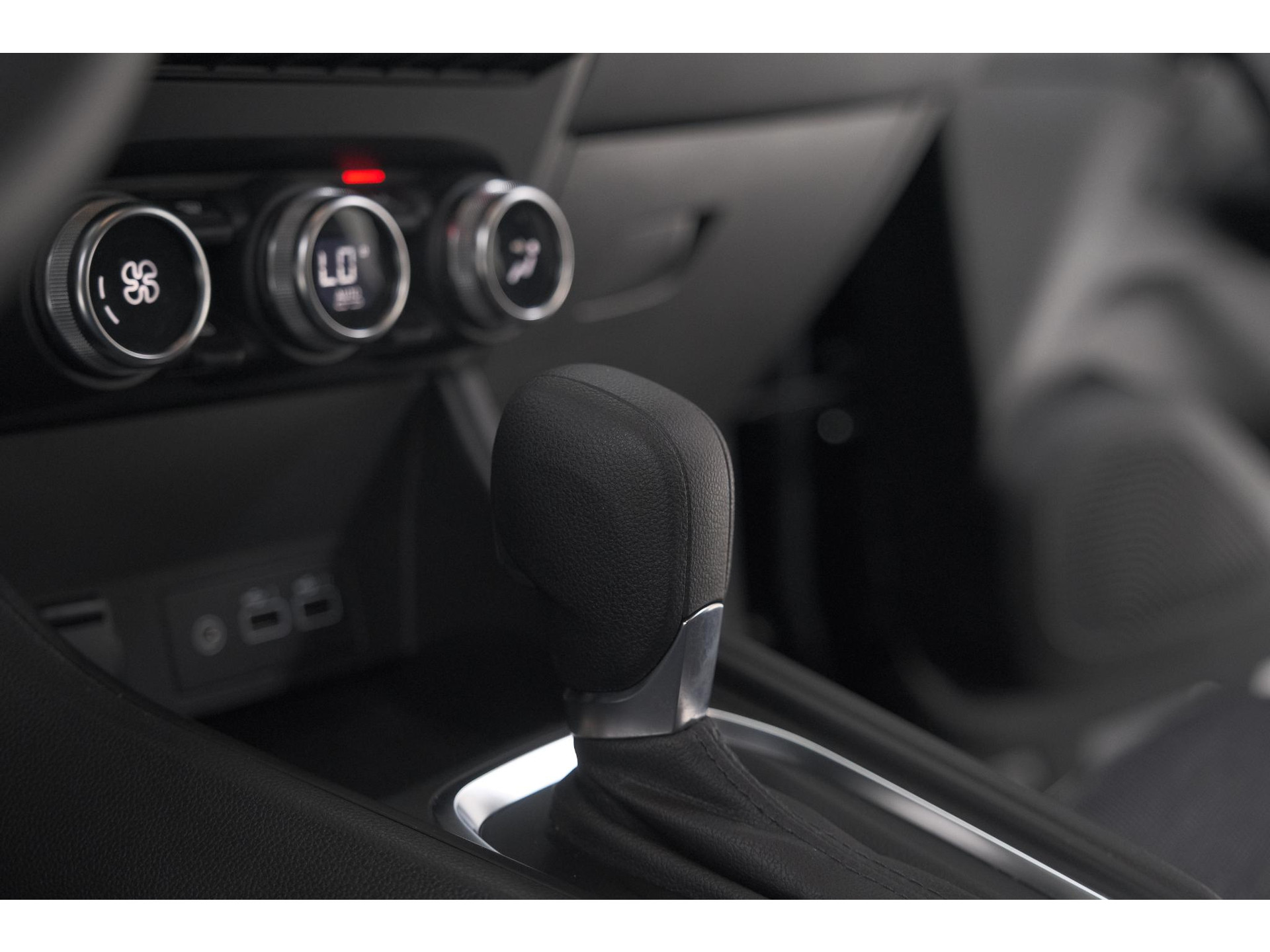 Renault Captur 1.6 E-Tech full hybrid 145 techno | Pack Full Screen | Camera | Navigatie | Allseason Banden