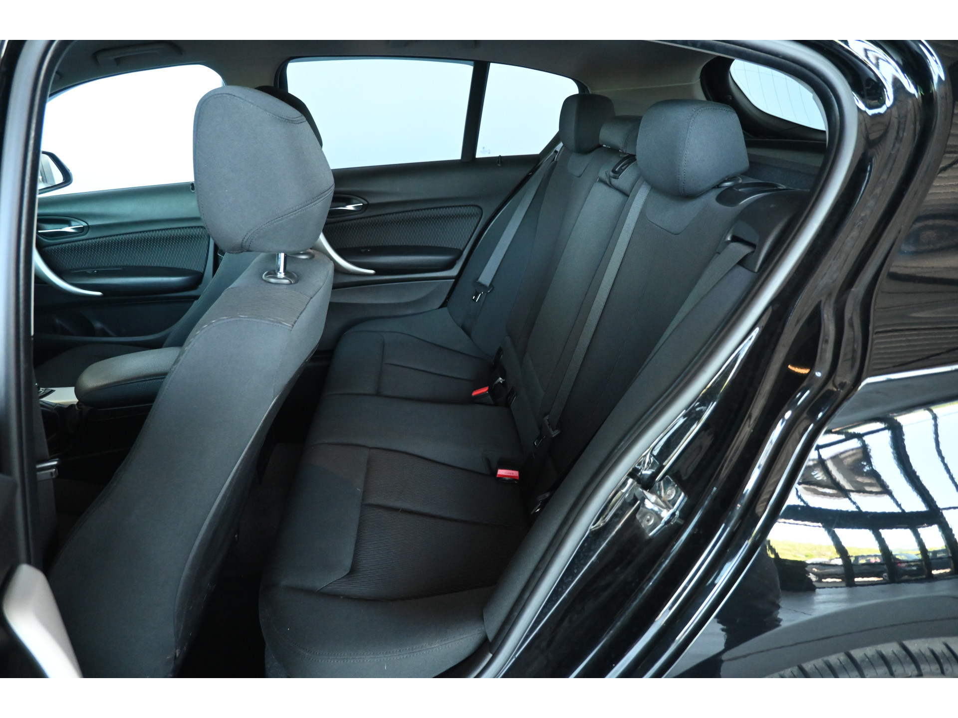 BMW 1-serie 116i Business+ Clima Cruise control Navigatie Xenon Stoelverwarming Inruil Mogelijk!