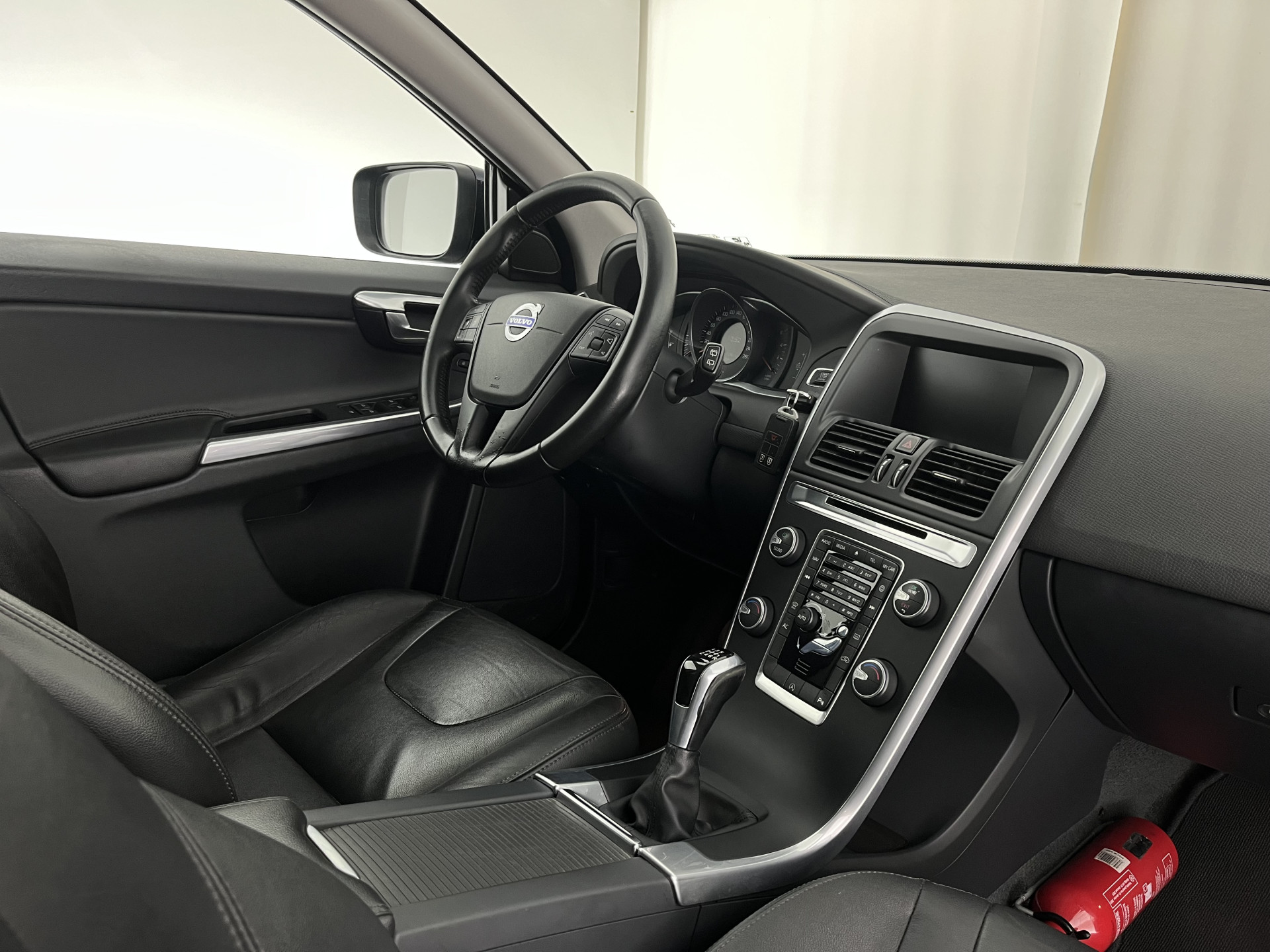 Volvo XC60 2.0 D3 FWD Momentum *LEATHER | NAVI-FULLMAP | COMFORTSEATS | ECC | PDC | CRUISE | PRIVACYGLASS | TOWBAR | 17''ALU*