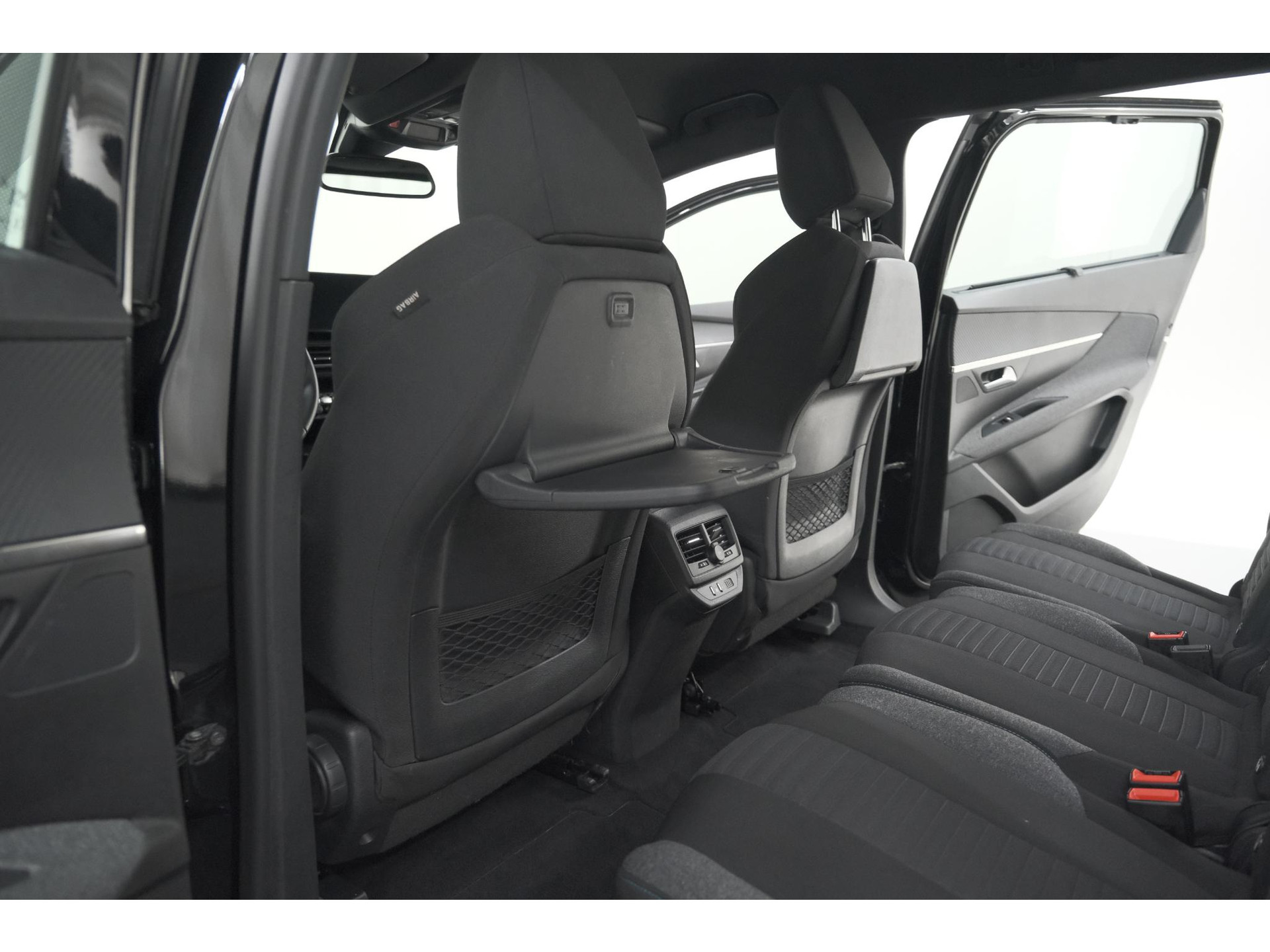 Peugeot 5008 PureTech 130 EAT8 Active Pack Business | 7 Zitplaatsen | Camera | Navigatie | Apple Carplay | Parkeersensoren