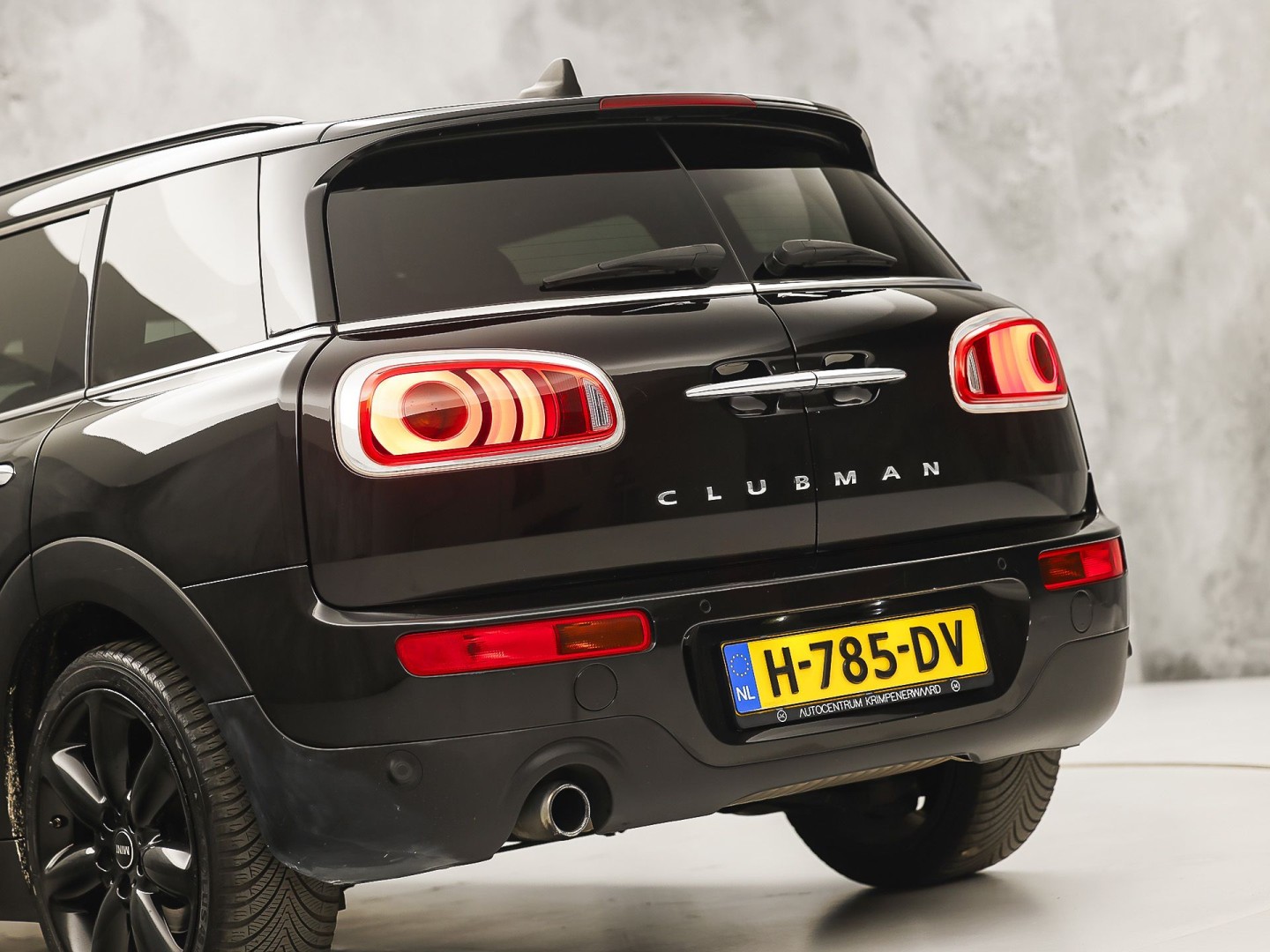 MINI Clubman 1.5 Chili Black Sport Automaat (PANORAMADAK, NAVIGATIE, LEDEREN SPORTSTOELEN, STOELVERWARMING, CRUISE, CLIMATE, ZWART HEMEL, NIEUWE APK)