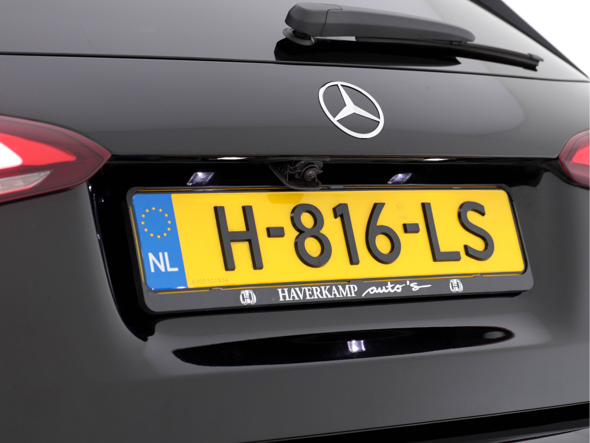 Mercedes-Benz A-klasse 160 Business Solution (INCL-BTW) *WIDE-SCREEN-COCKPIT | FULL-LED | HEATED-SPORTSEATS | LEATHER-MICROFIBRE | NAVI-FULLMAP | CAMERA | ECC | PDC | CRUISE | CARPLAY | AMBIENT-LIGHT | PRIVACY-GLASS | 18"ALU*