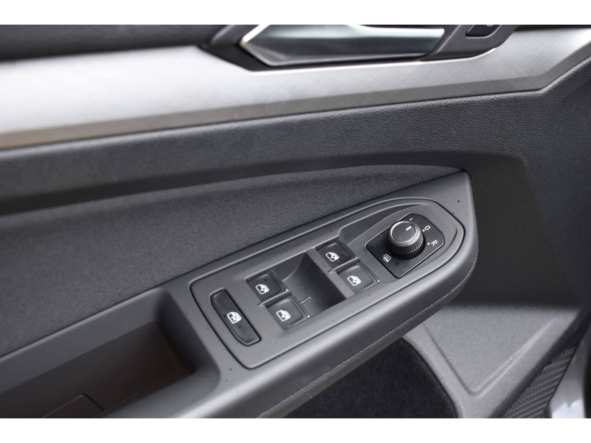 Volkswagen Golf 1.0 eTSI Life Business Automaat Navigatie/CarPlay